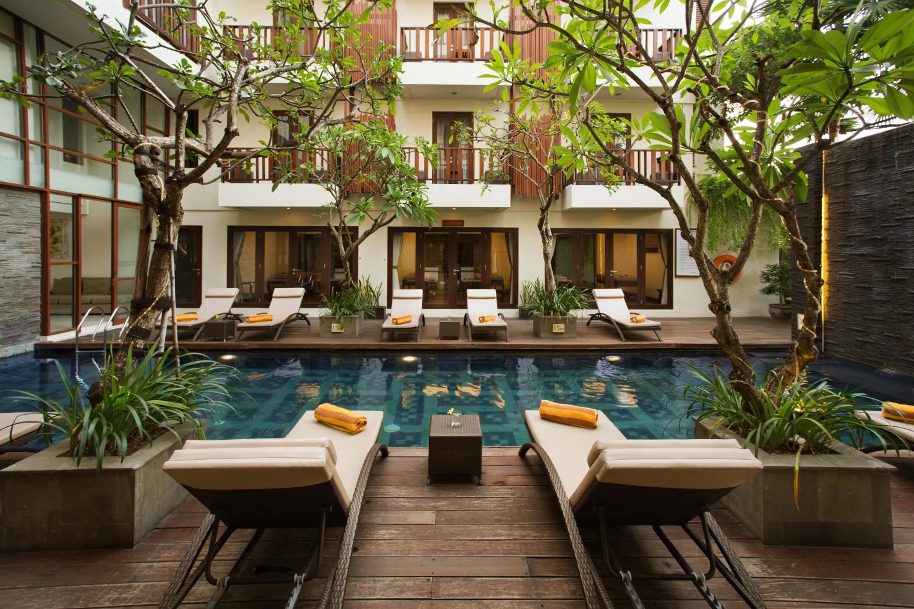 Swimming pool in d'primahotel Seminyak