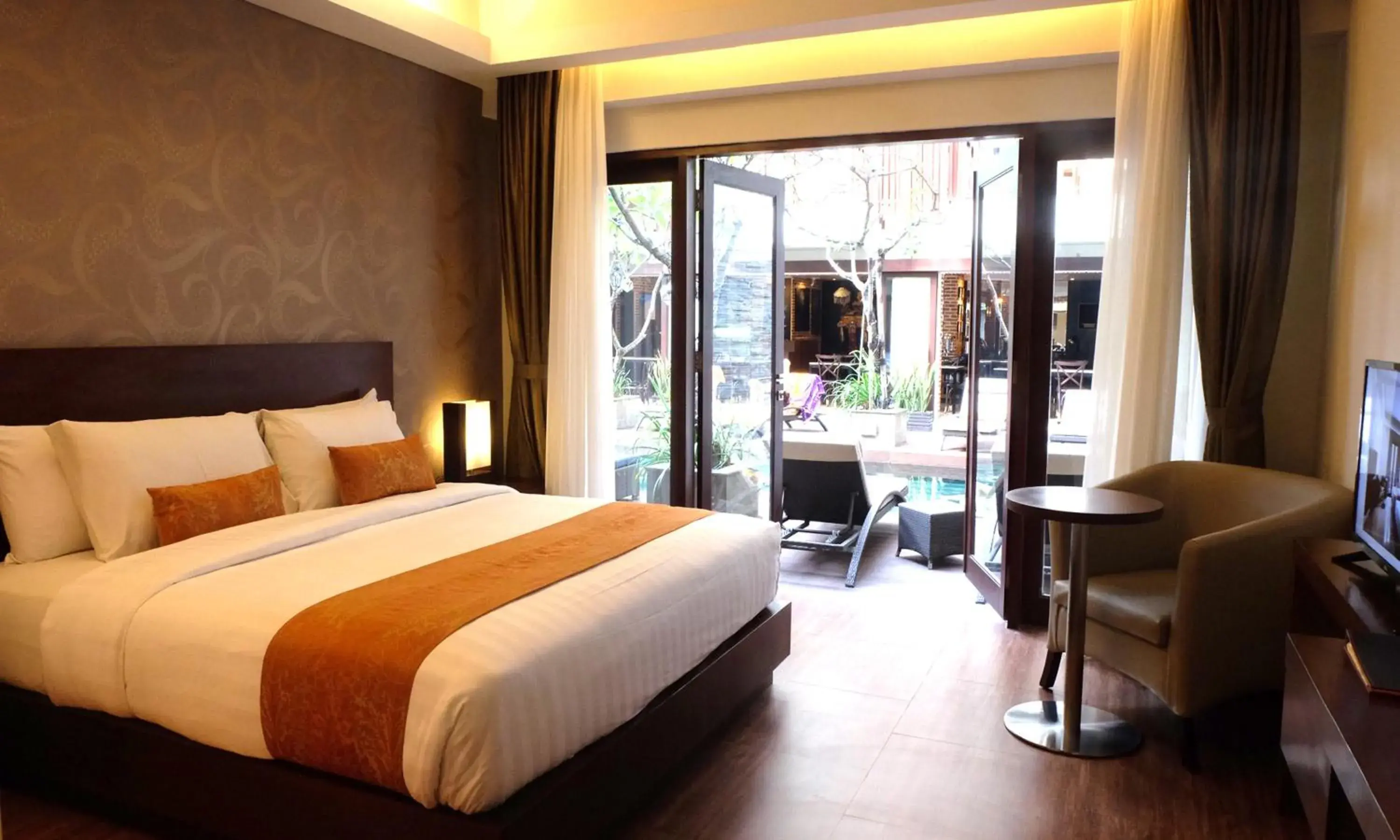 Pool view, Bed in d'primahotel Seminyak Pool view, Bed in d'primahotel Seminyak