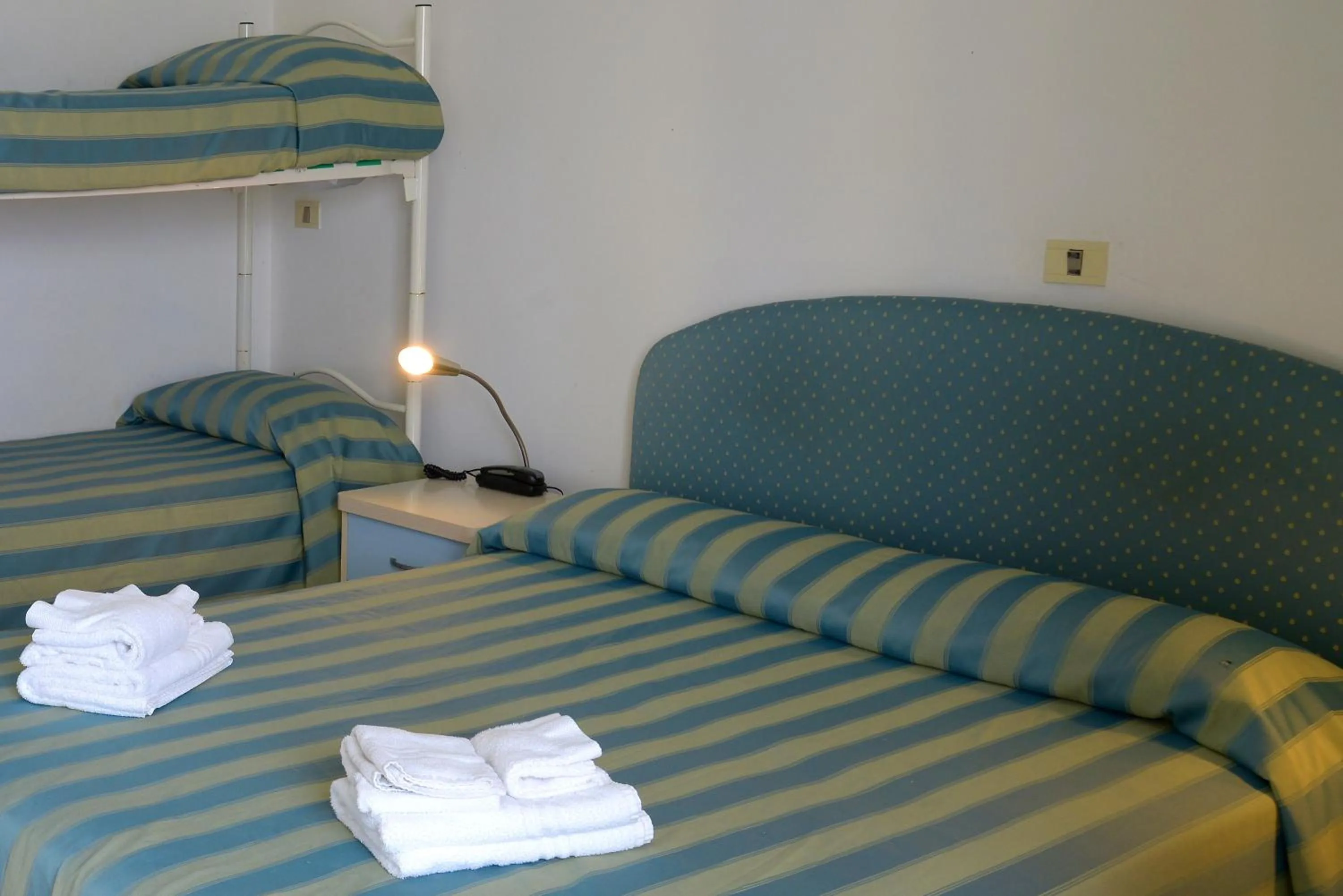 Bedroom, Bed in Hotel Embassy