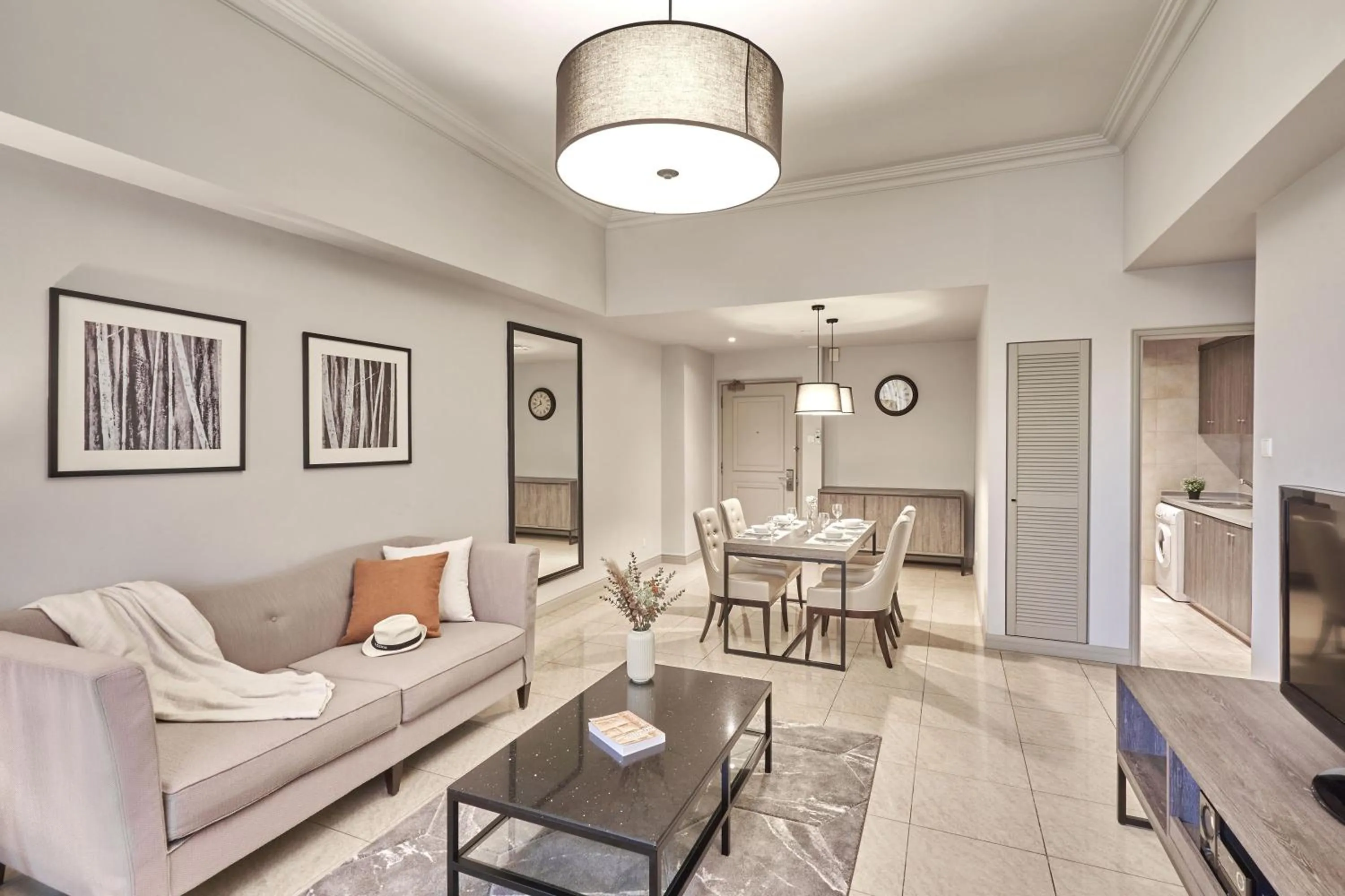 Living room, Seating Area in Regency House By Far East Hospitality