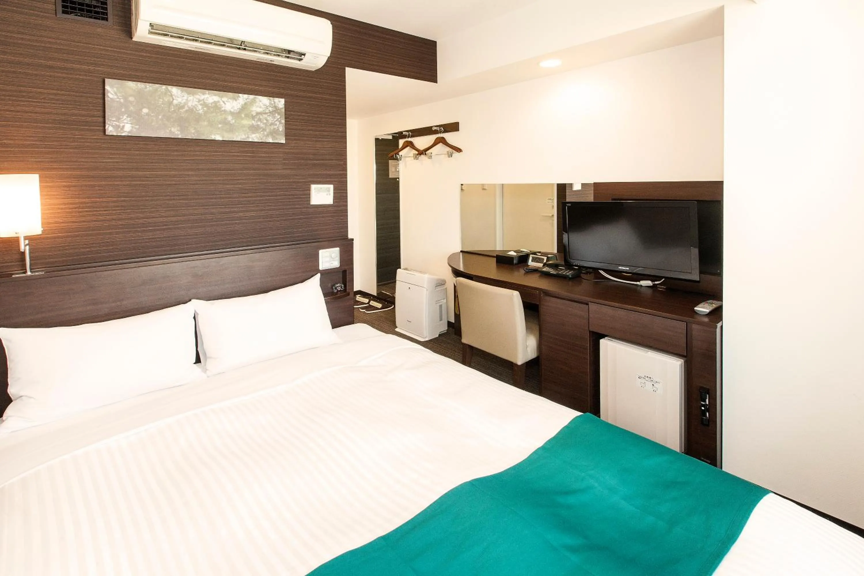 Photo of the whole room, Bed in Sotetsu Fresa Inn Hamamatsucho-Daimon