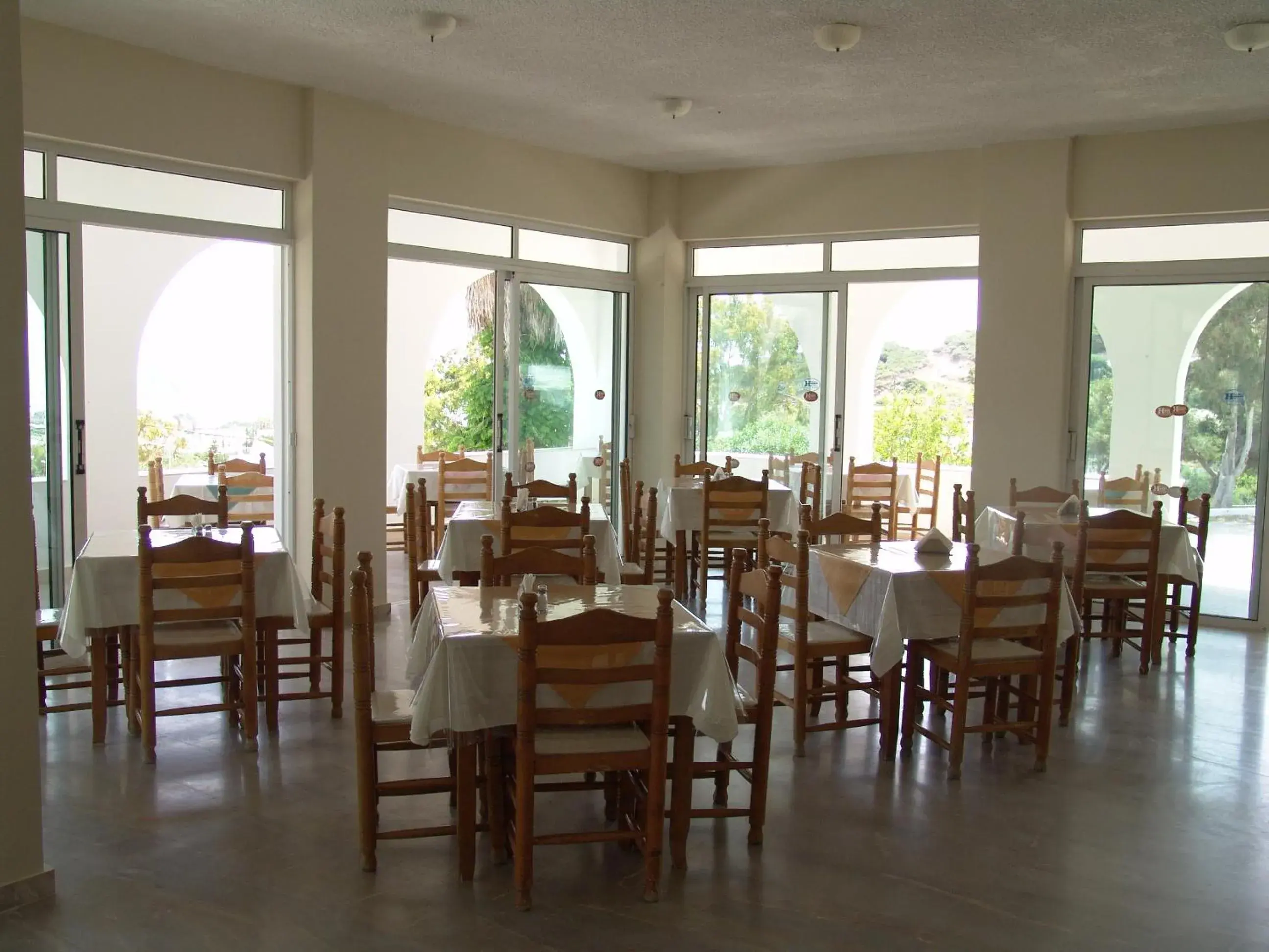 Restaurant/places to eat in Hermes Hotel Restaurant/places to eat in Hermes Hotel