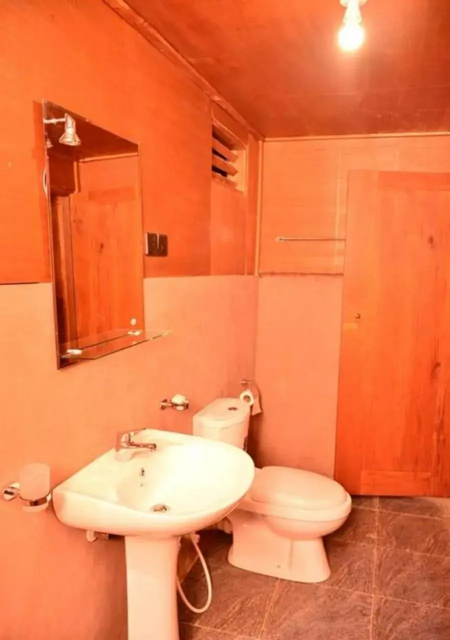 Bathroom in Sinharaja Forest Gate Bathroom in Sinharaja Forest Gate