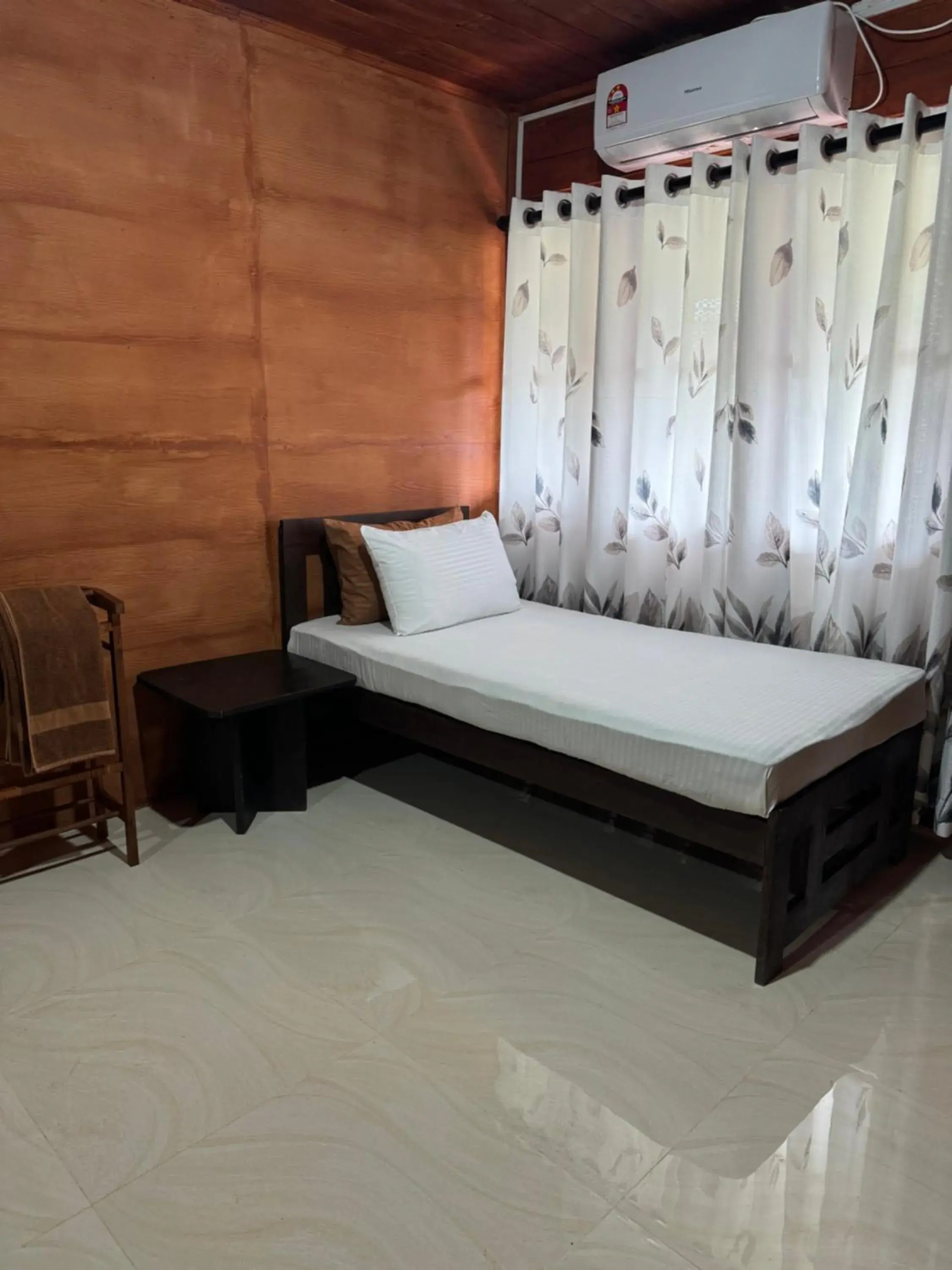 Bed in Sinharaja Forest Gate Bed in Sinharaja Forest Gate