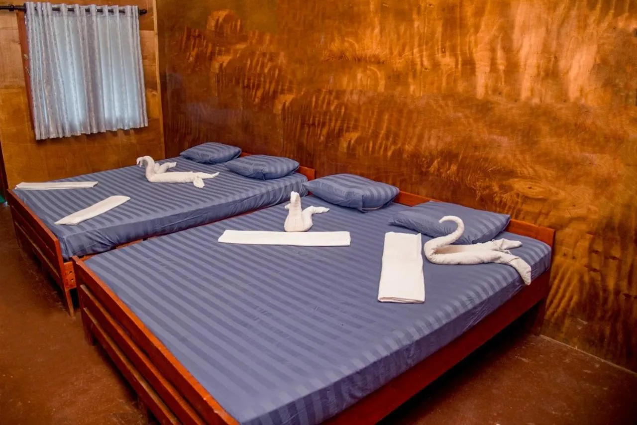 Bed in Sinharaja Forest Gate