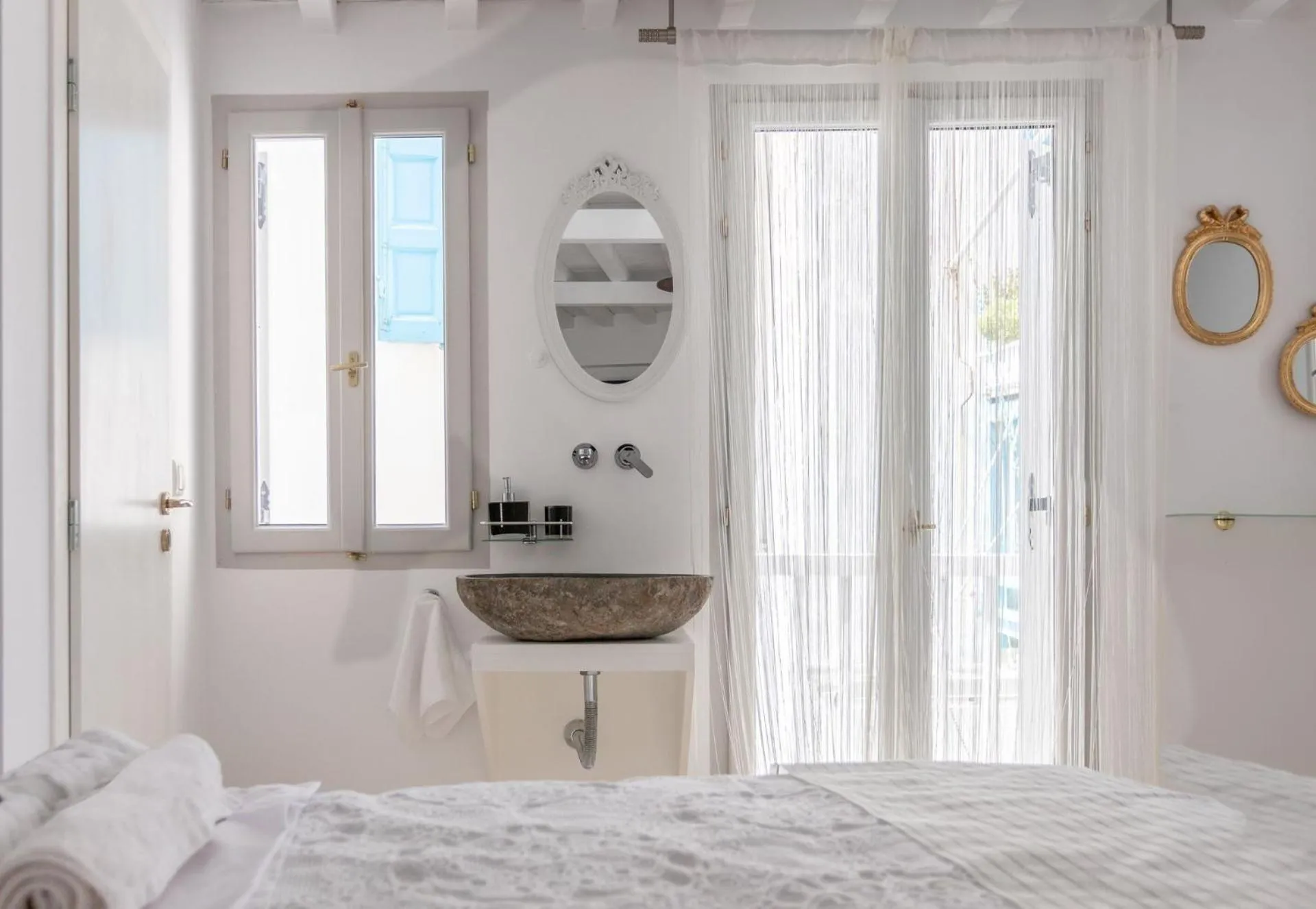 Bed in aníko suites Chora