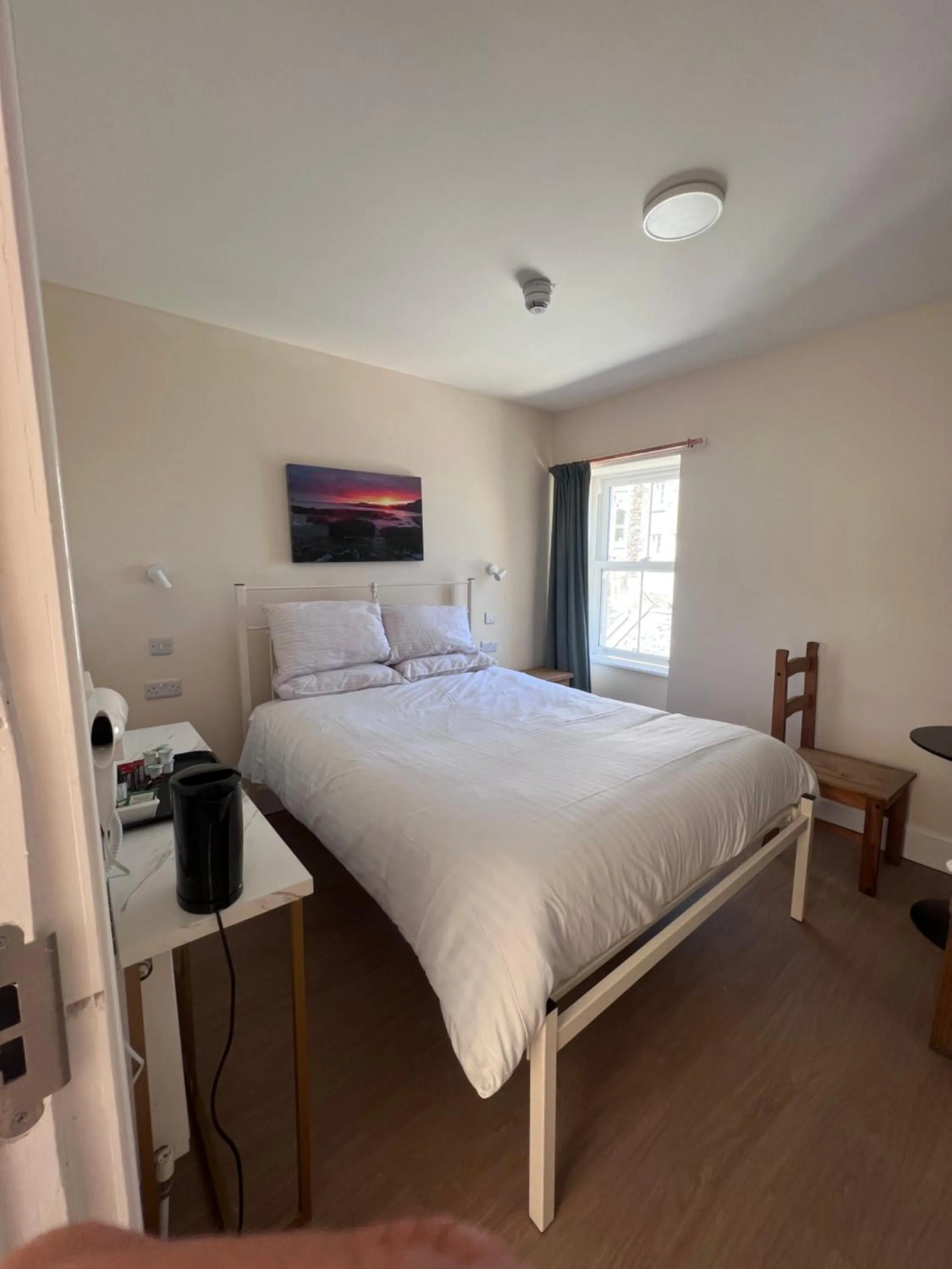 Large Double Room- Third Floor in The Harbour Lights