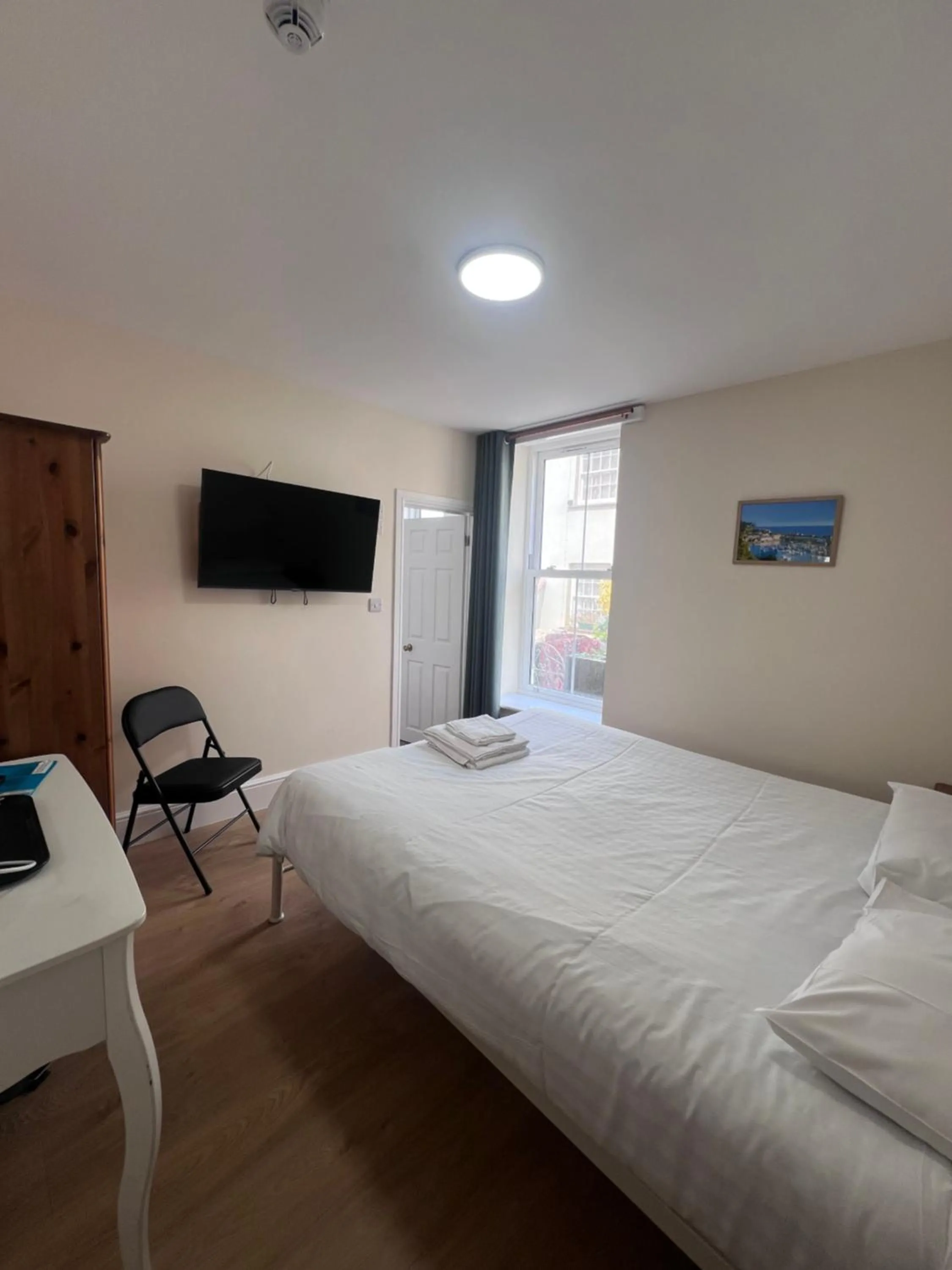 King Room- First Floor in The Harbour Lights