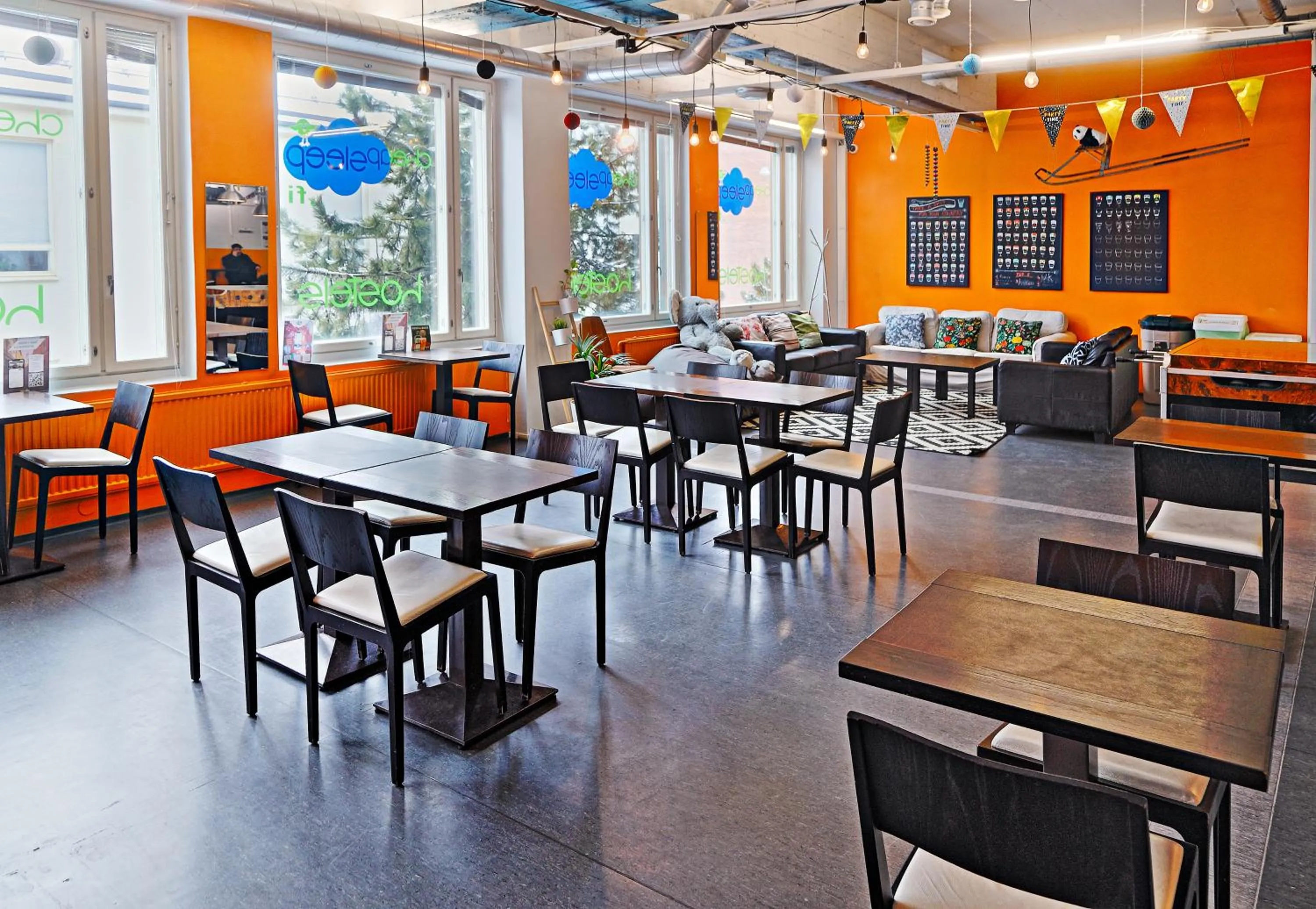 Communal lounge/ TV room in CheapSleep Hostel Helsinki