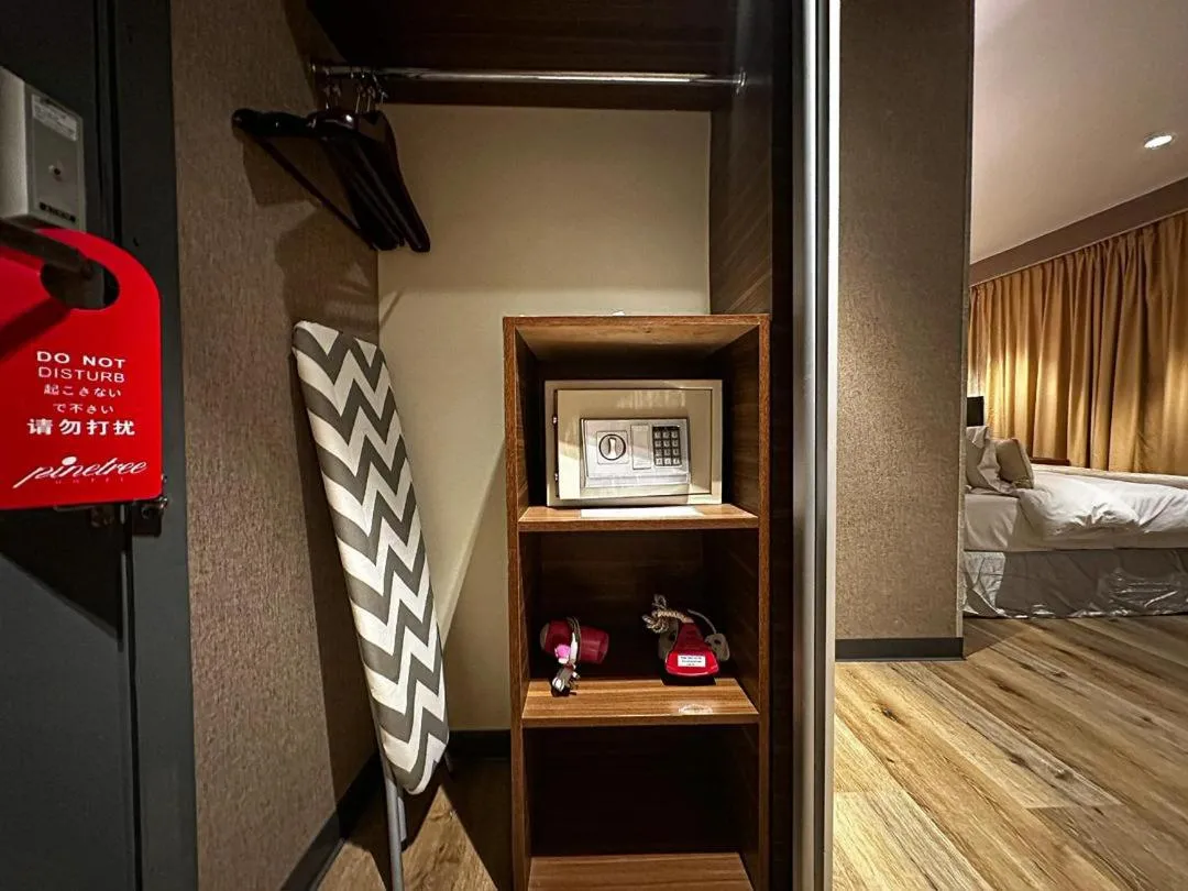 Bed in Pine Tree Hotel