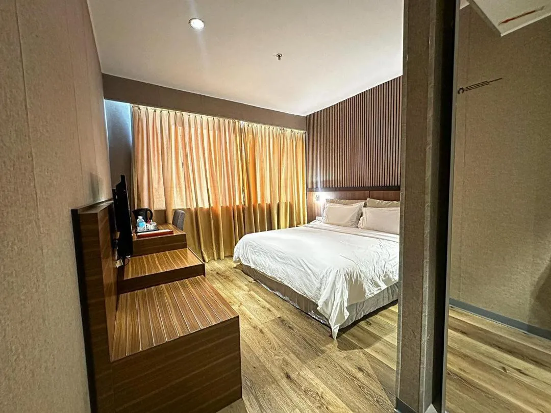 Bed in Pine Tree Hotel