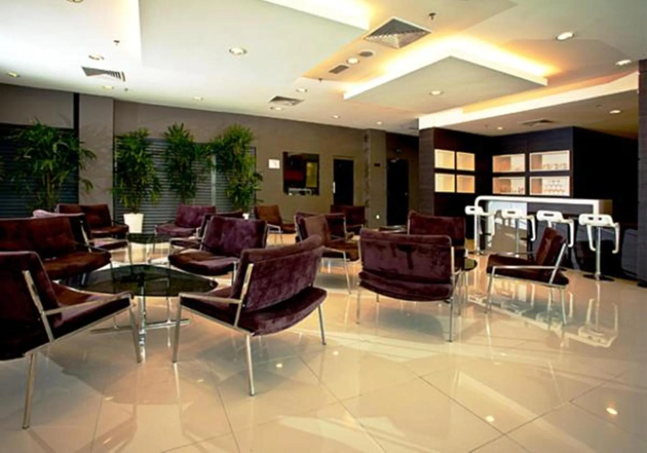 Restaurant/places to eat in Pine Tree Hotel