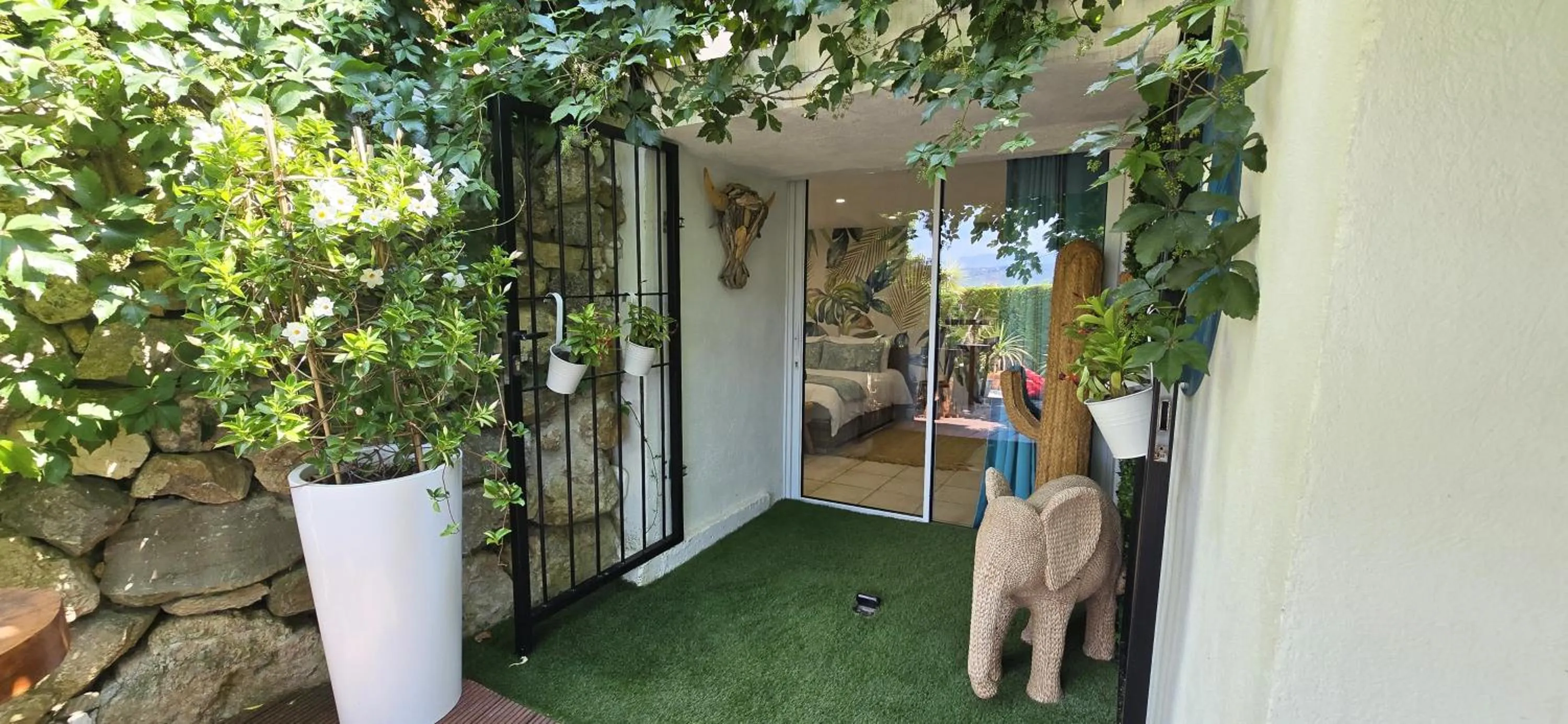 Garden in Le Nid Bleu