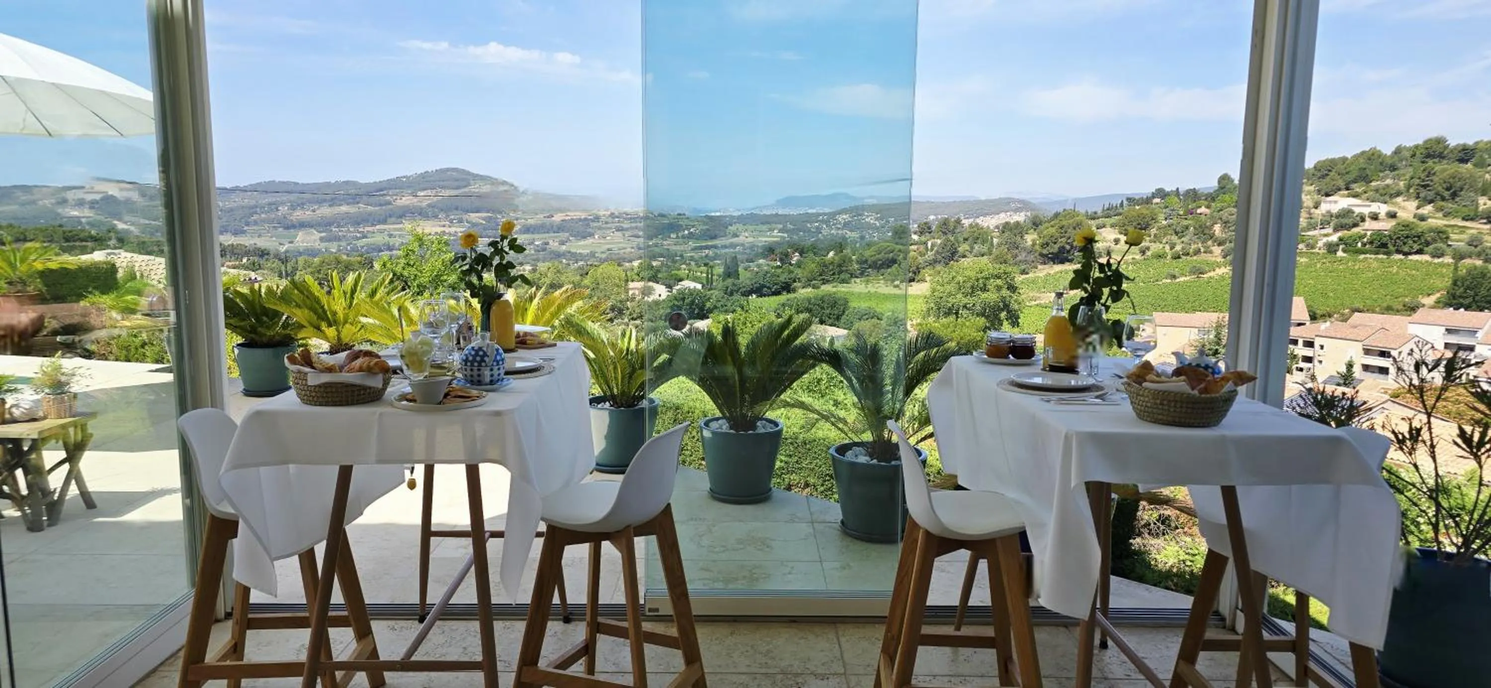 Breakfast in Le Nid Bleu