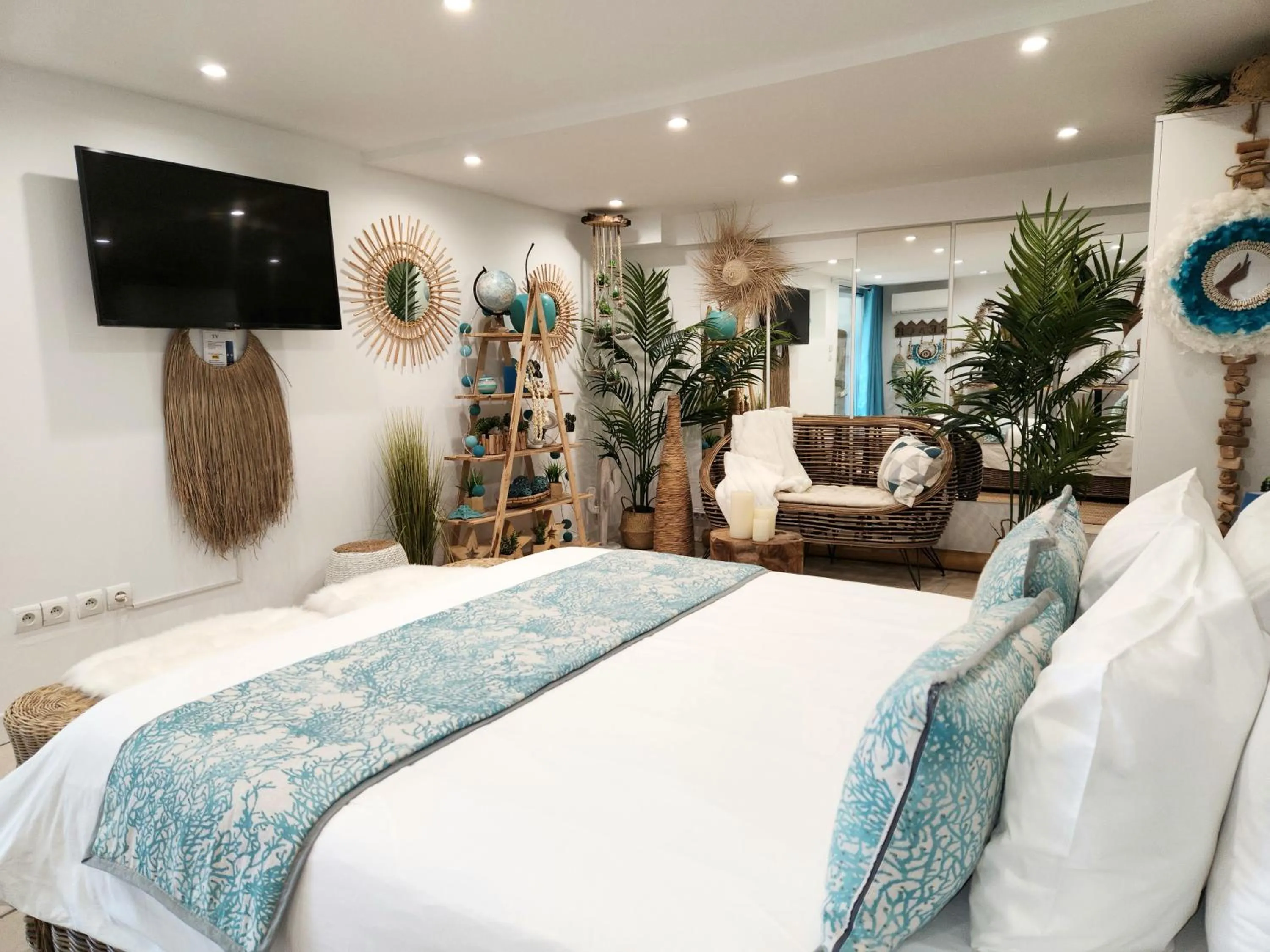 Photo of the whole room in Le Nid Bleu