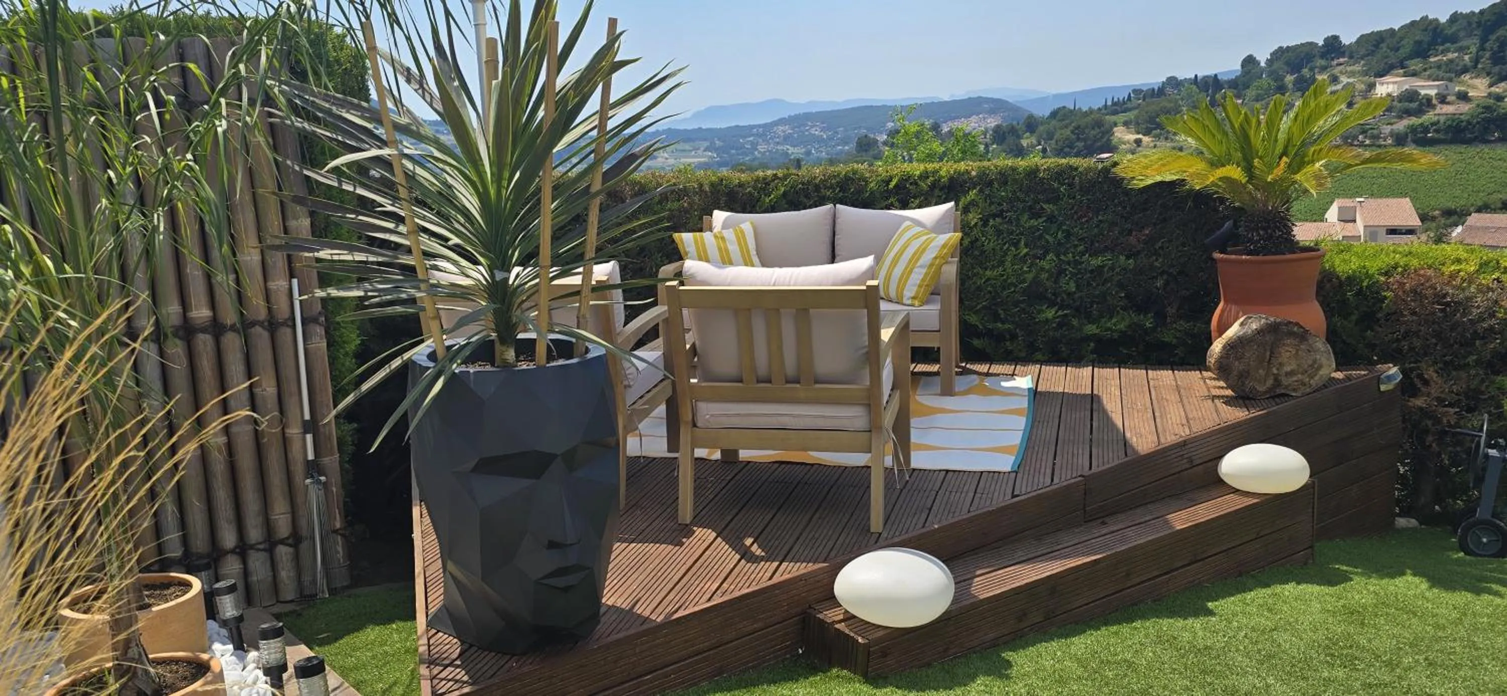 Patio in Le Nid Bleu