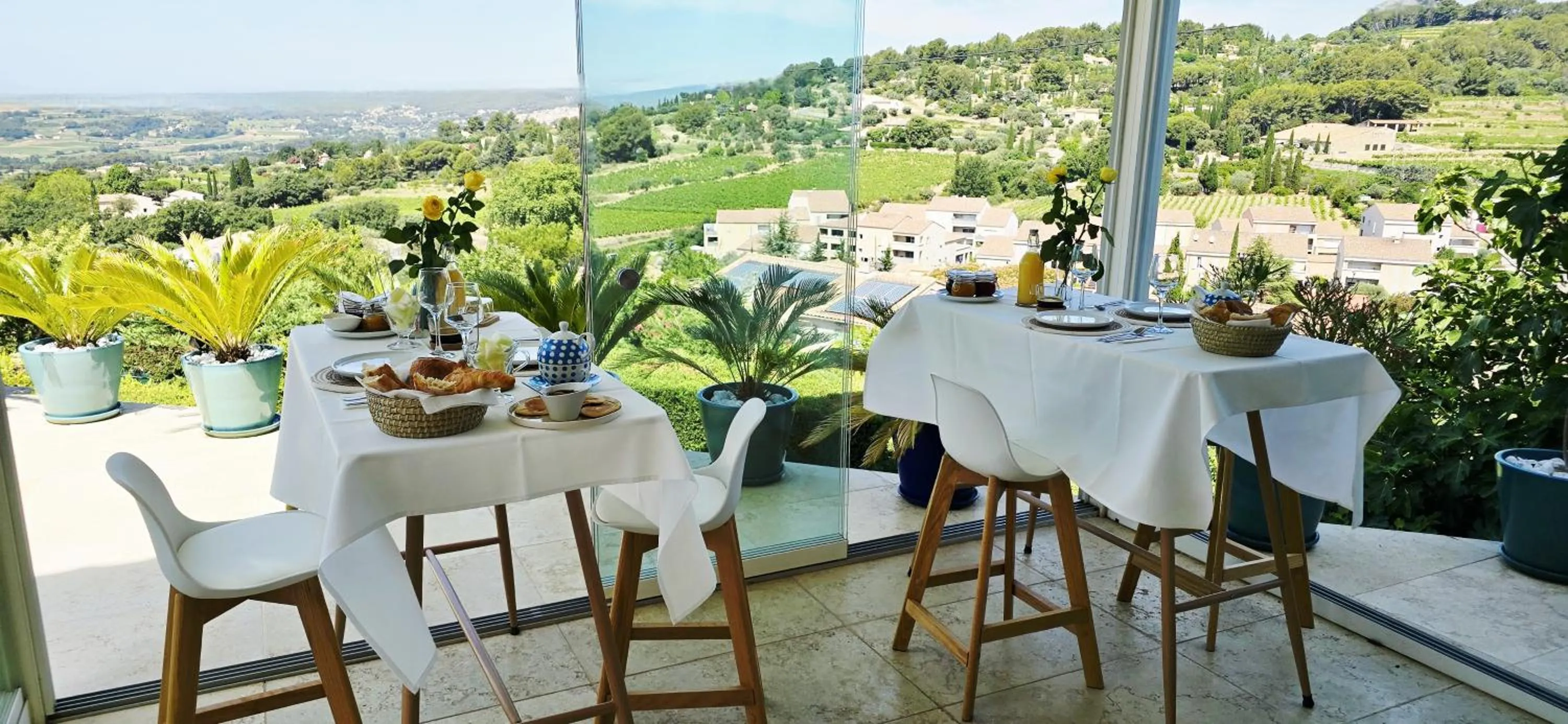 Breakfast in Le Nid Bleu