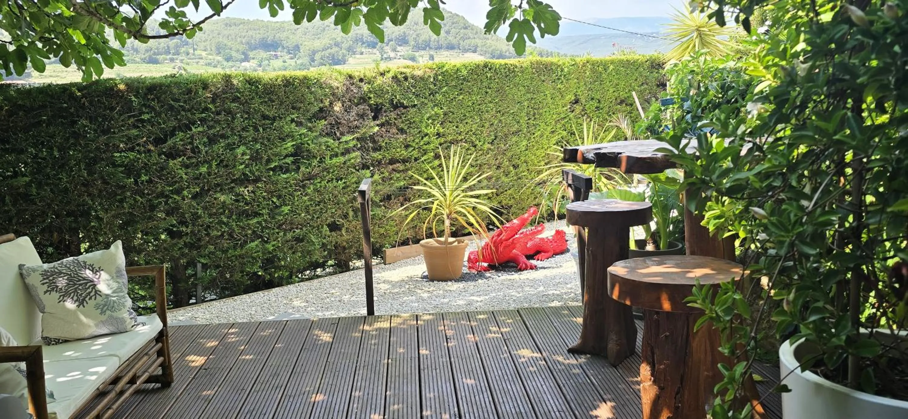 Patio in Le Nid Bleu