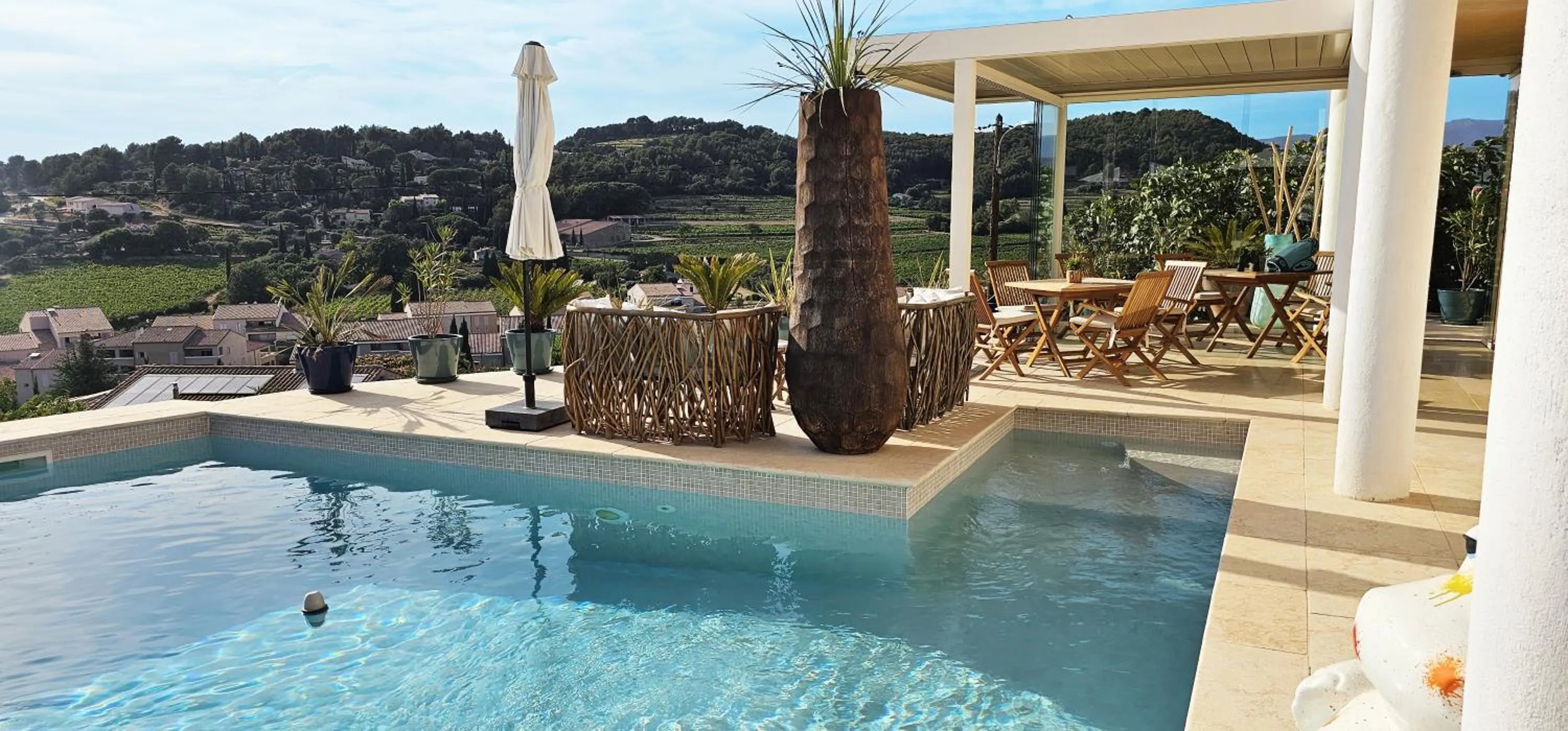 Swimming pool in Le Nid Bleu