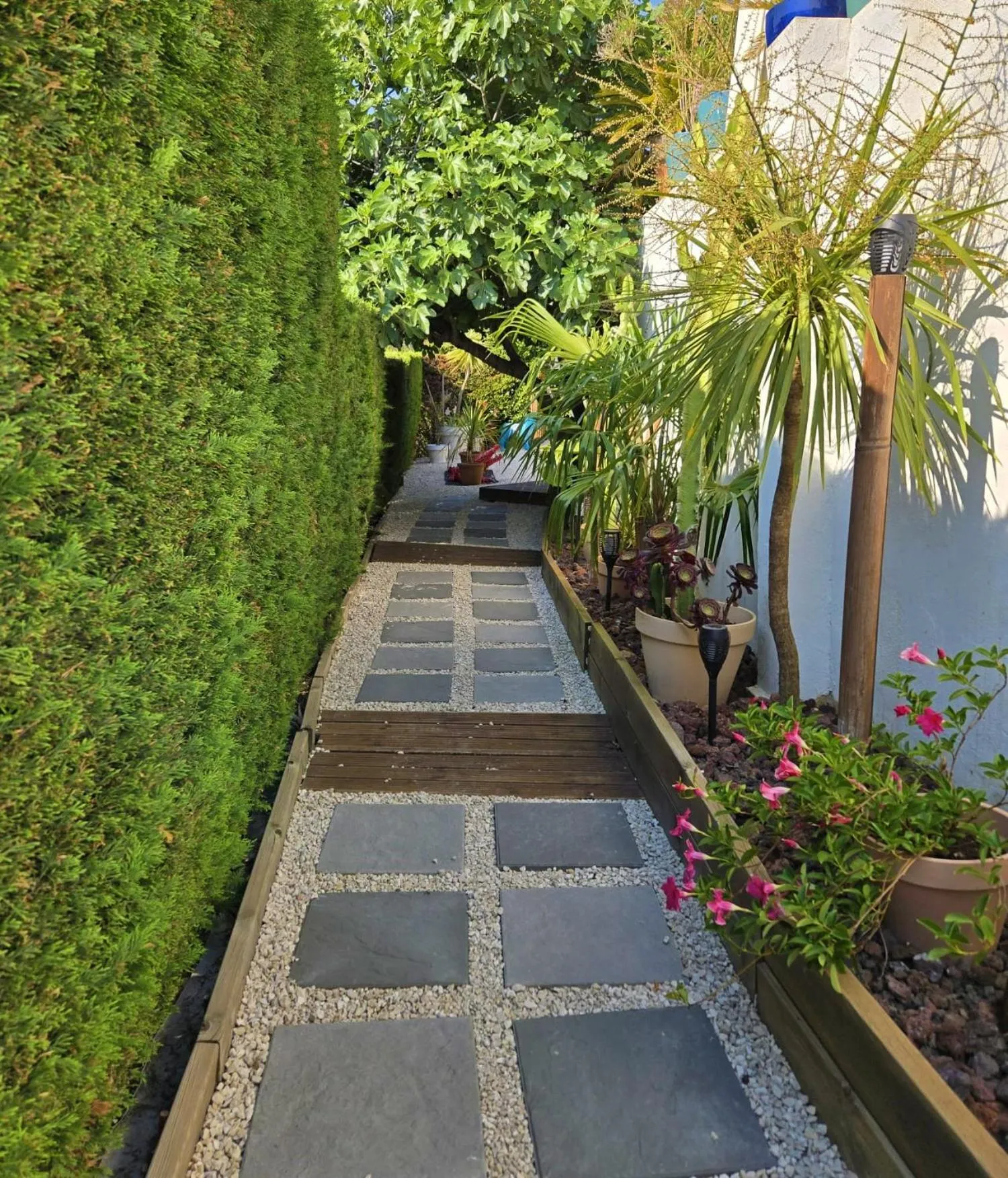 Garden in Le Nid Bleu