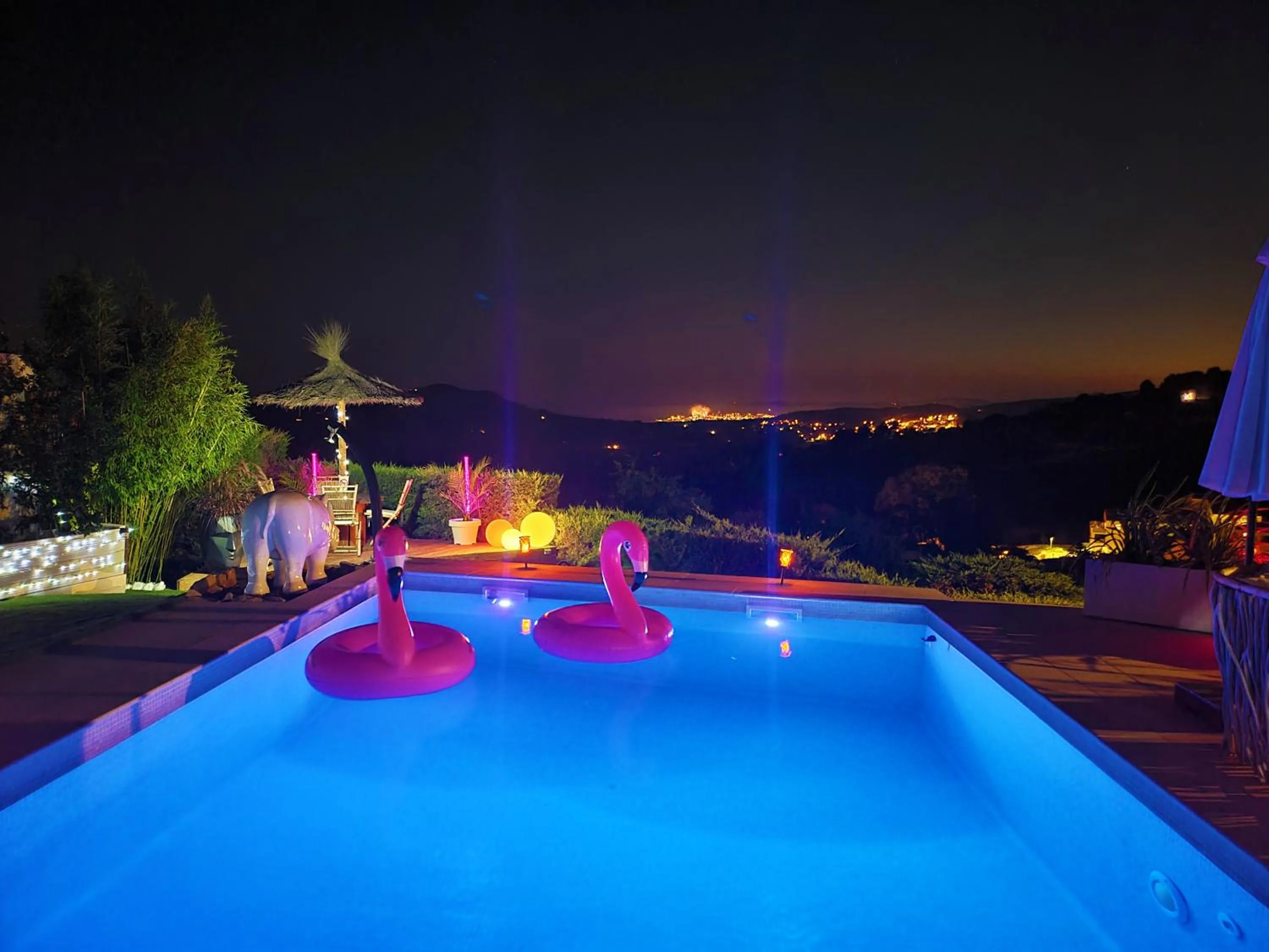 Swimming pool in Le Nid Bleu