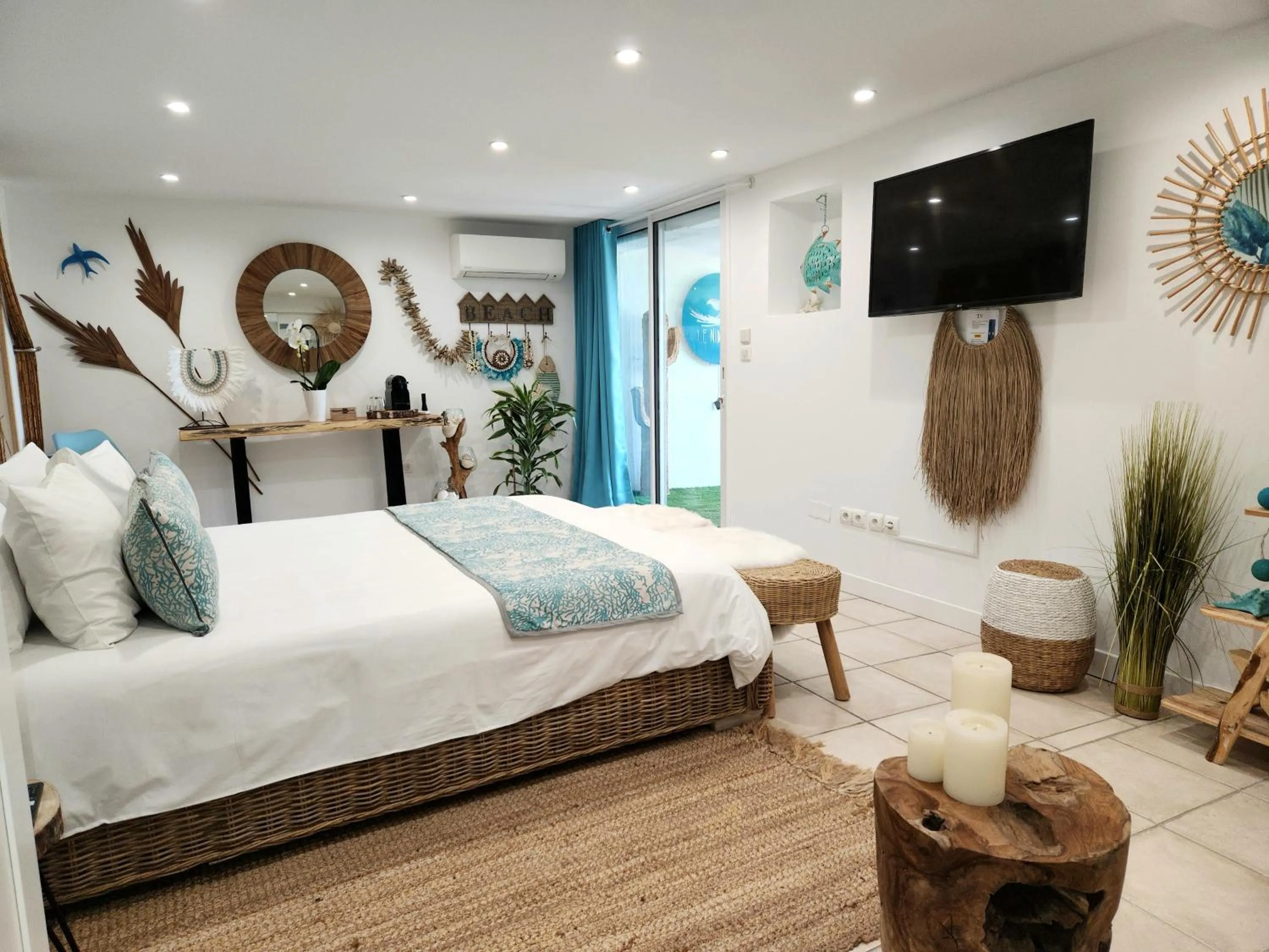 Photo of the whole room in Le Nid Bleu