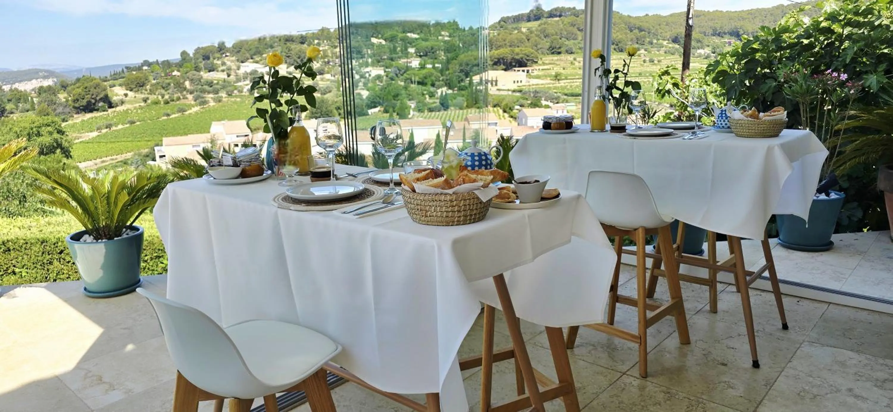 Breakfast in Le Nid Bleu