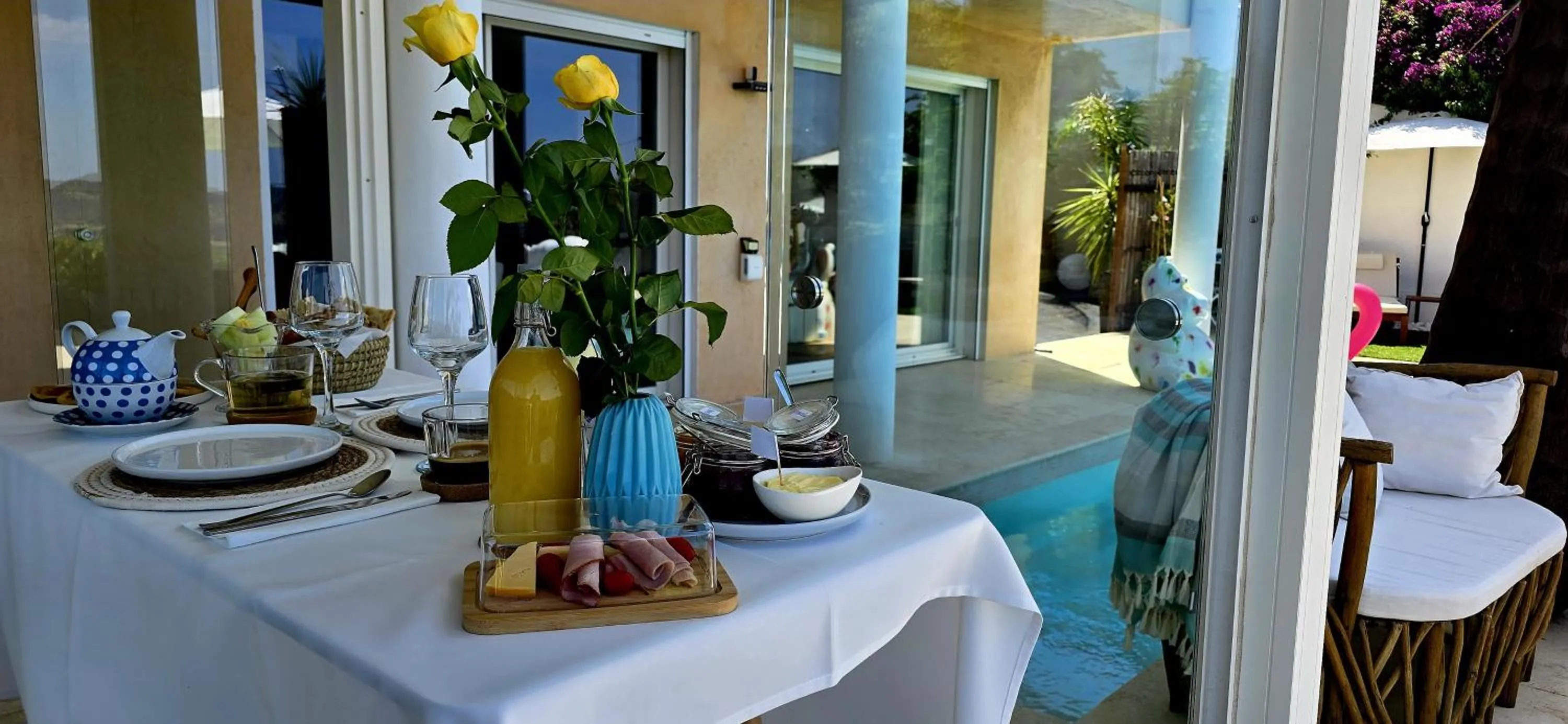 Breakfast in Le Nid Bleu