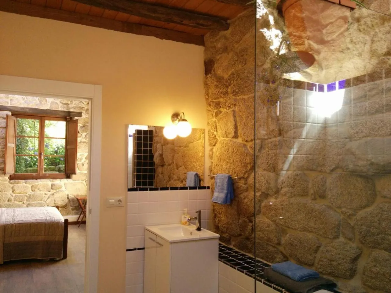 Bathroom in Pazo de Chaioso Ribeira Sacra