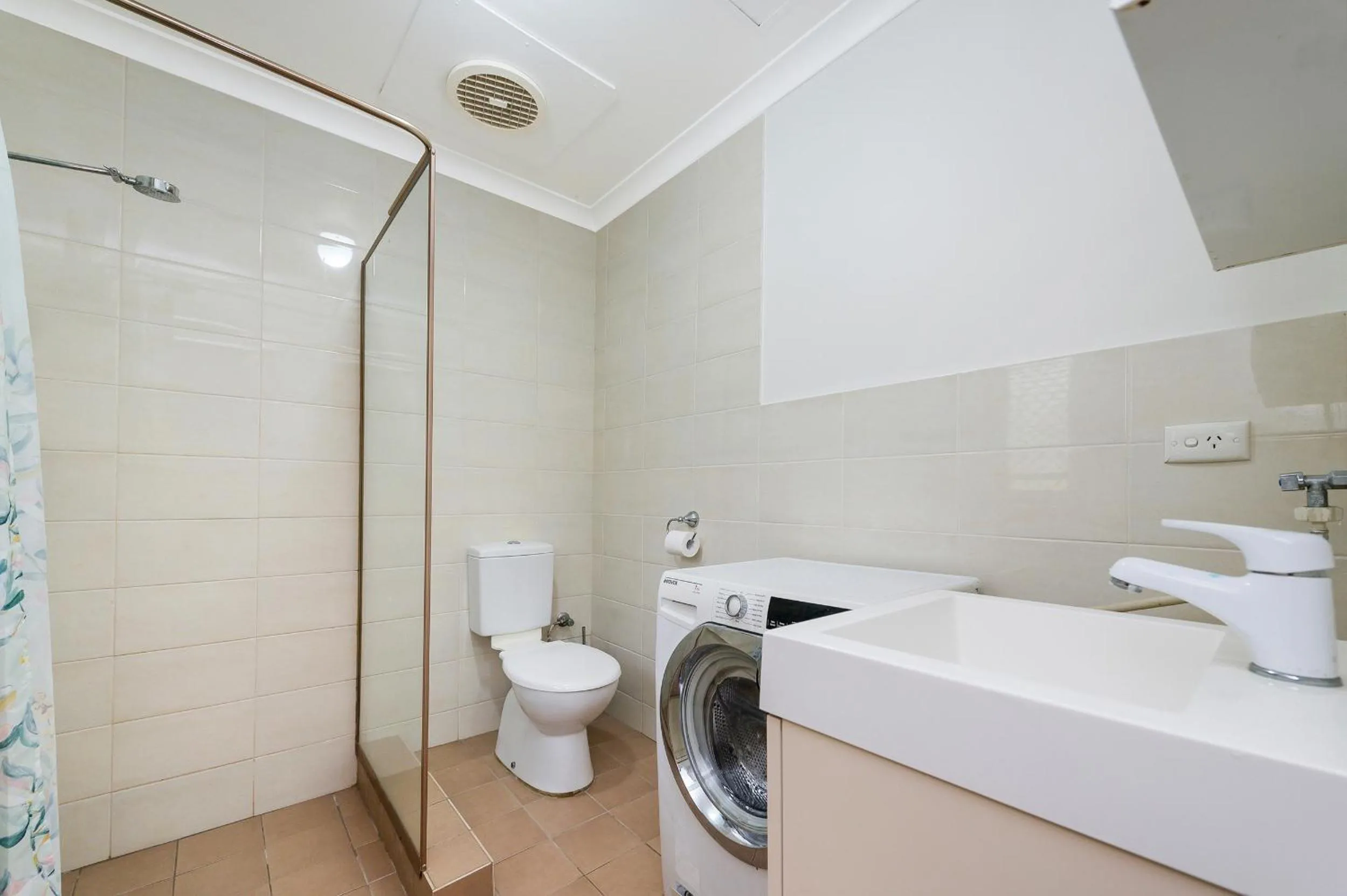 Bathroom in Travellers Rest Motel