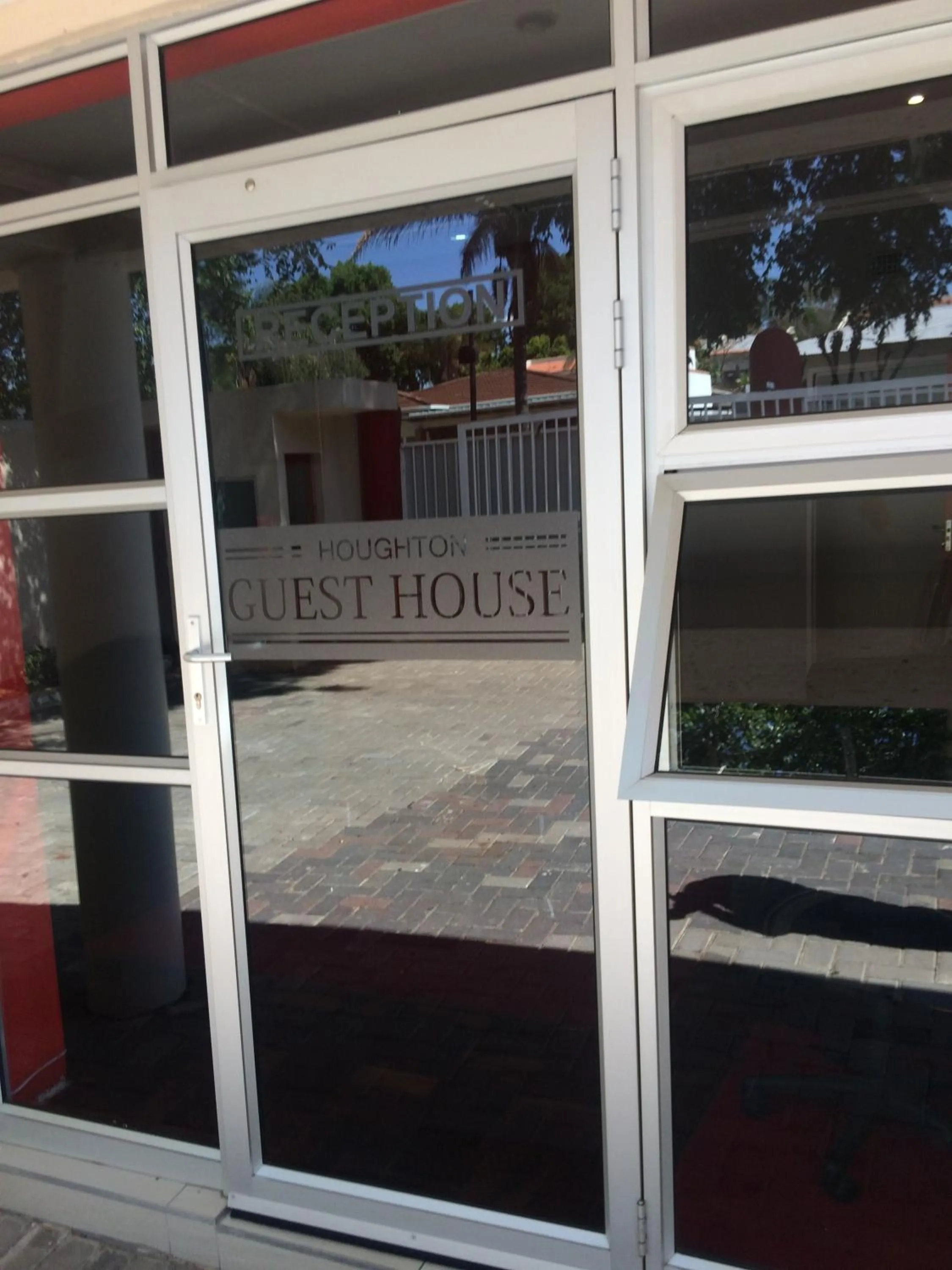 Facade/entrance in Houghton Guest House