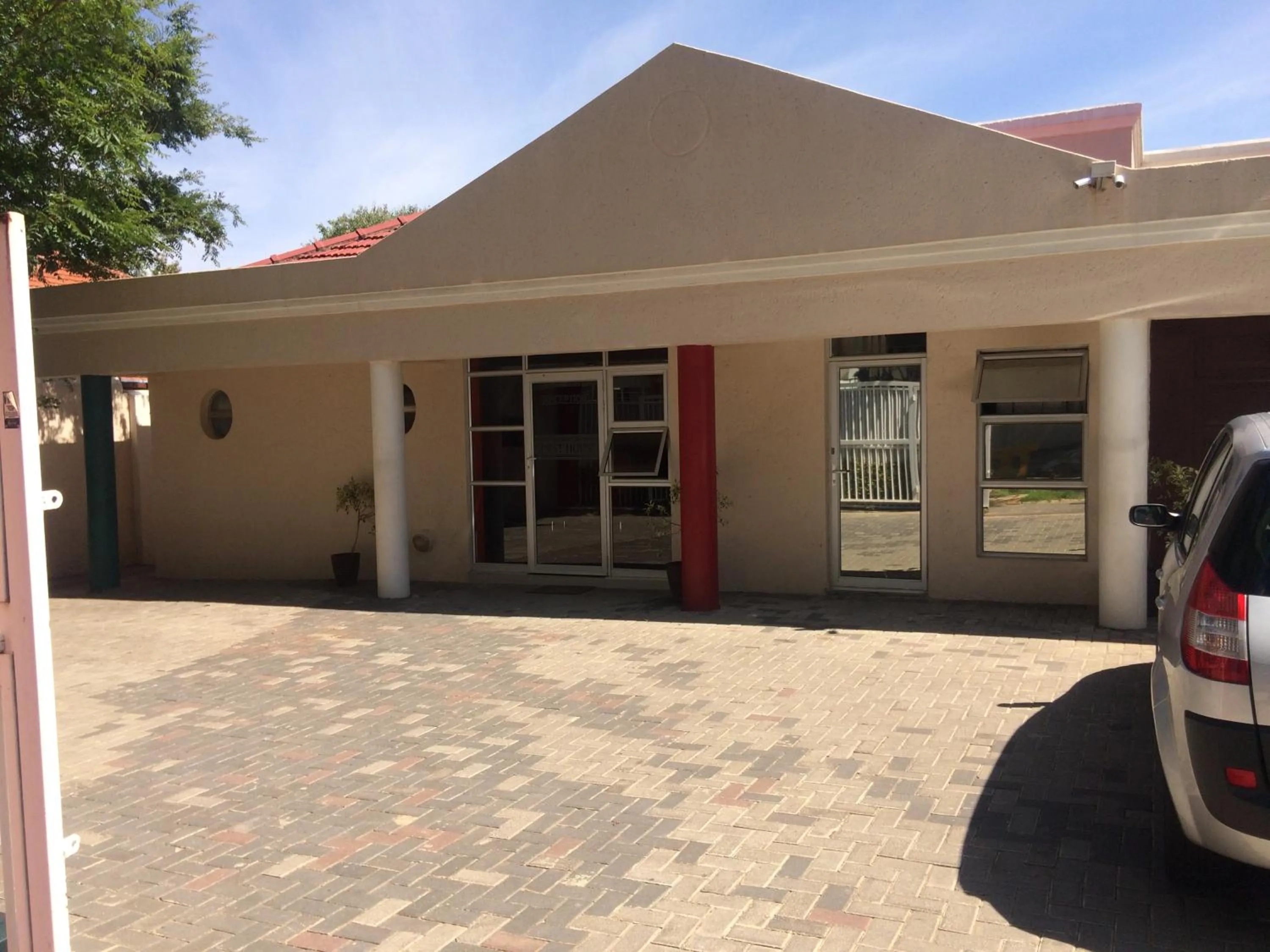 Facade/entrance in Houghton Guest House