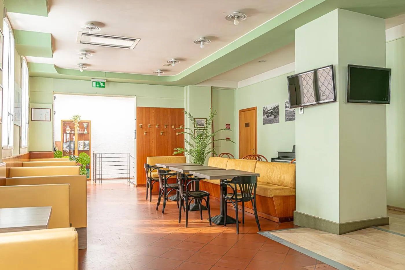 Communal lounge/ TV room in Hotel Ziò Imola