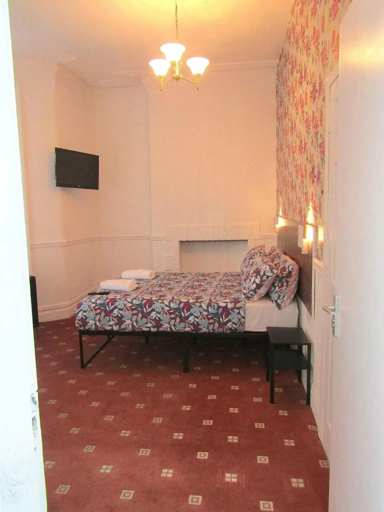 Bedroom, Bed in Belroy Hotel Bedroom, Bed in Belroy Hotel