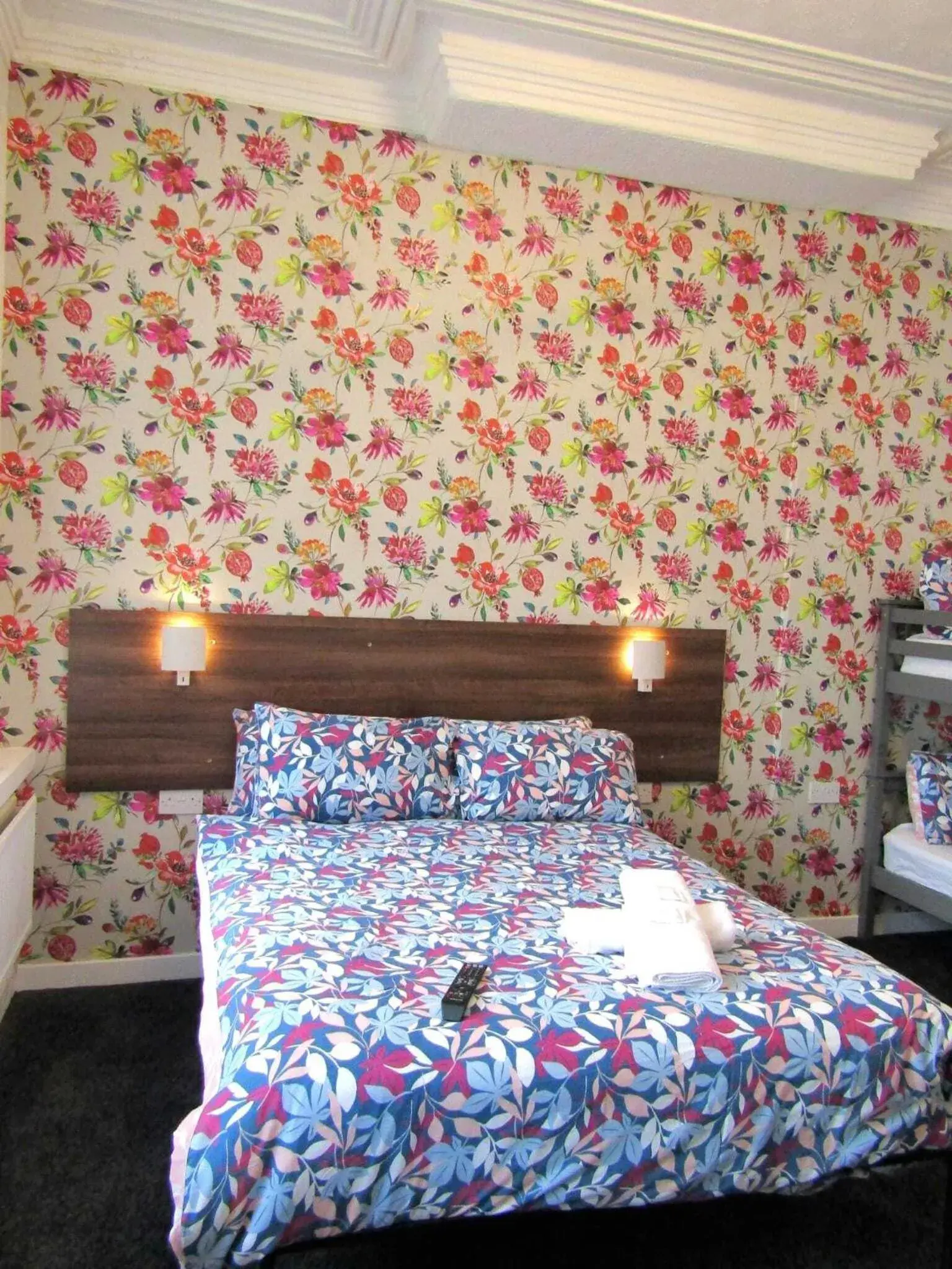 Bedroom, Bed in Belroy Hotel Bedroom, Bed in Belroy Hotel