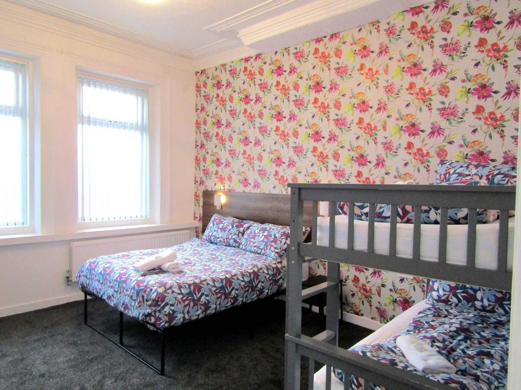 Bedroom, Bed in Belroy Hotel