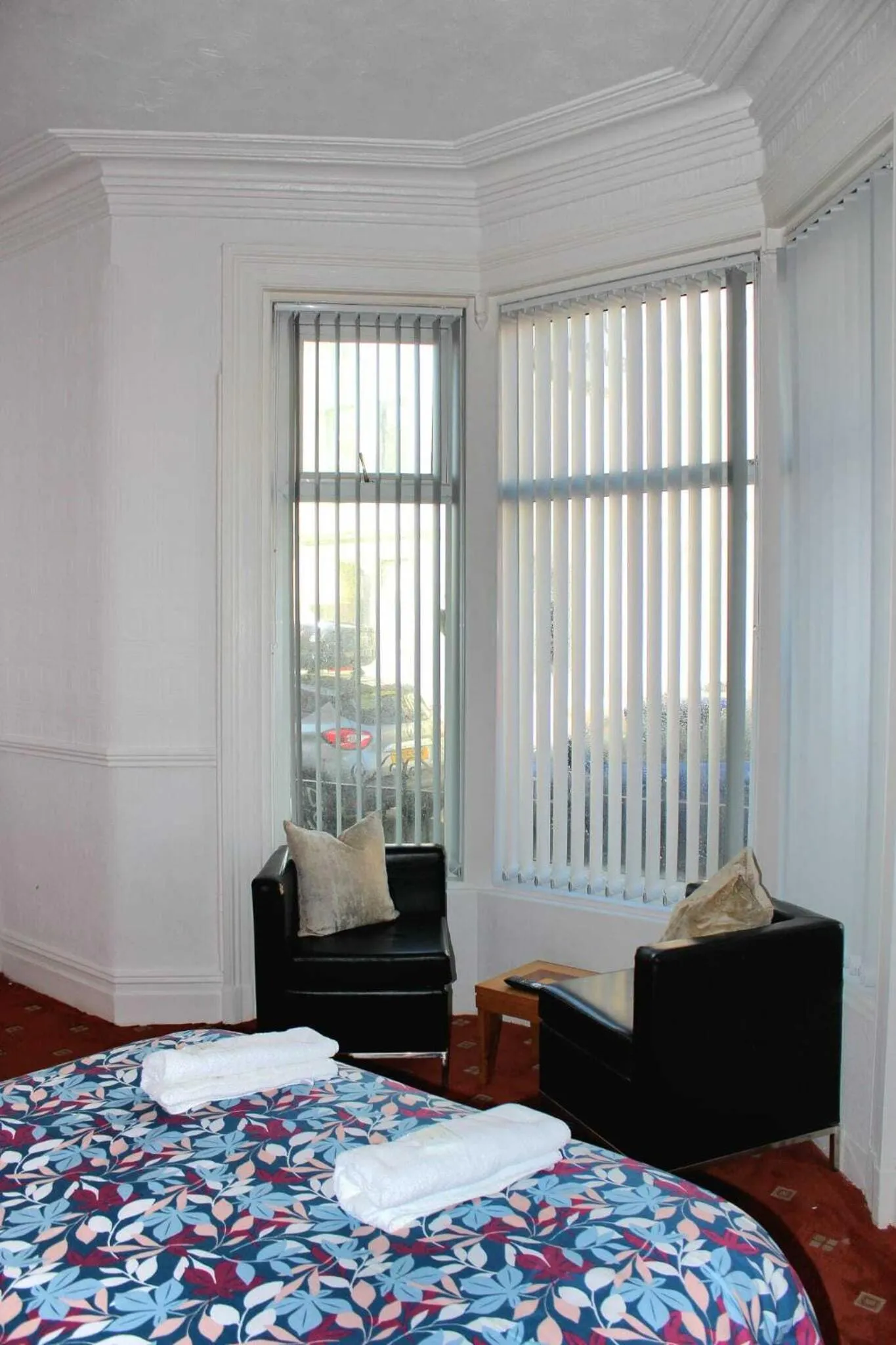 Bedroom, Bed in Belroy Hotel