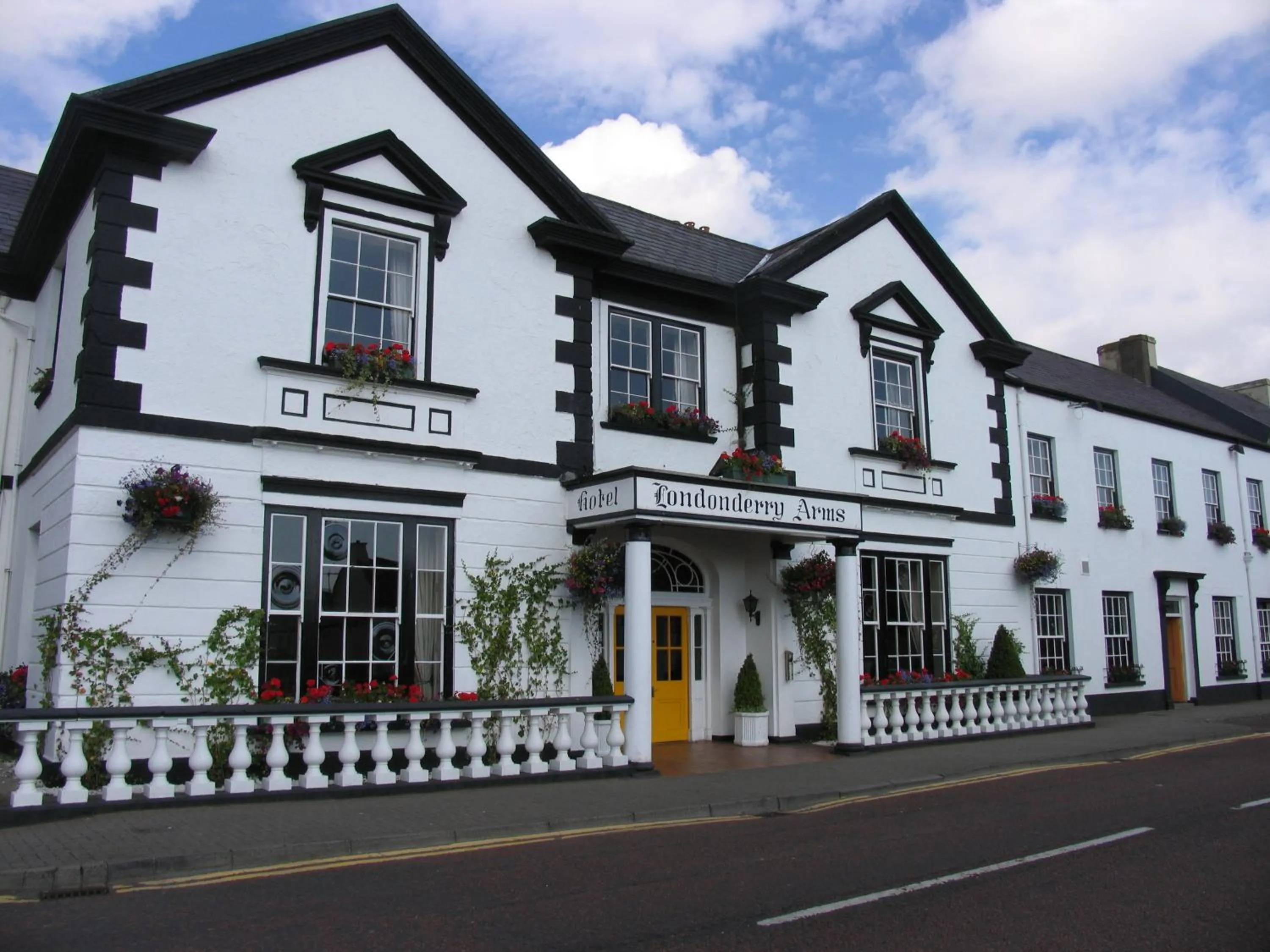 Facade/entrance in Londonderry Arms Hotel