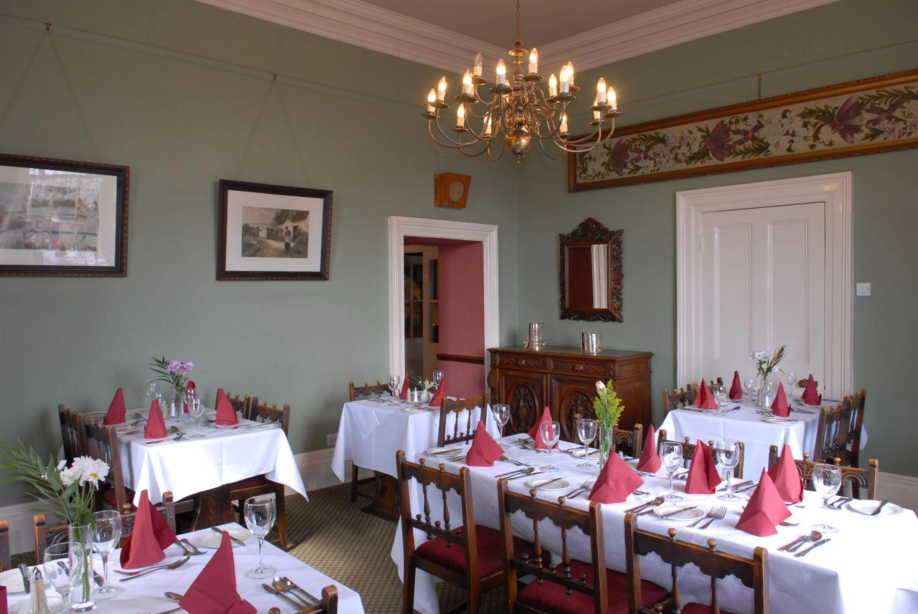 Restaurant/places to eat in Londonderry Arms Hotel