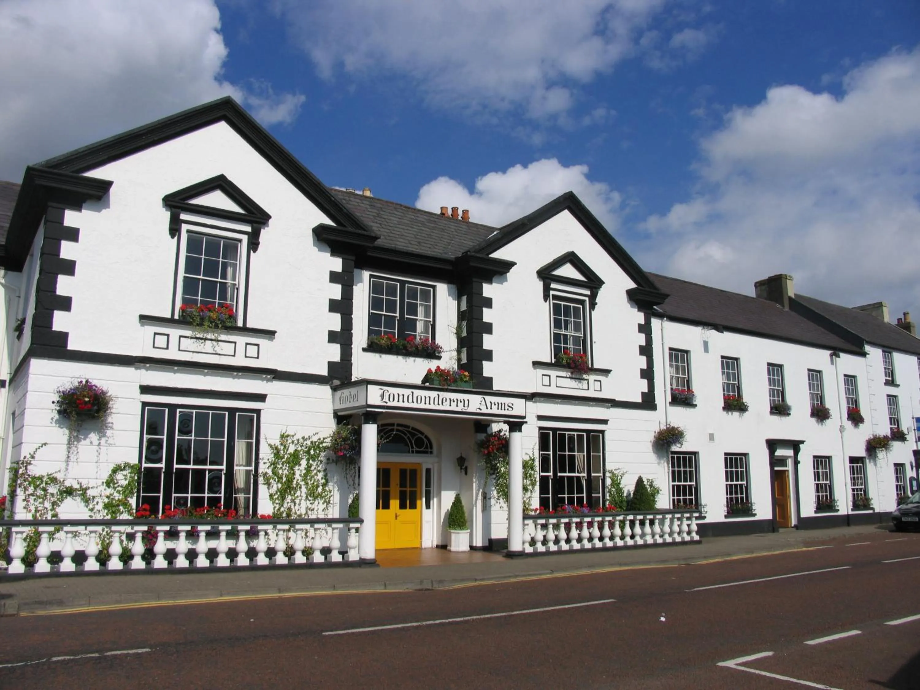 Facade/entrance in Londonderry Arms Hotel