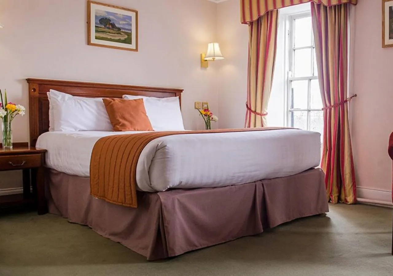 Bedroom in Londonderry Arms Hotel