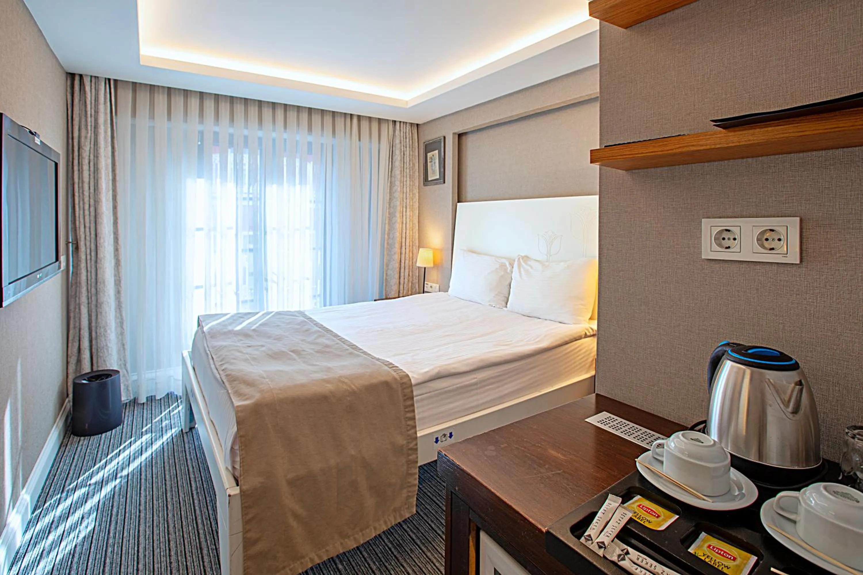 Photo of the whole room, Bed in Aston Hotel Taksim