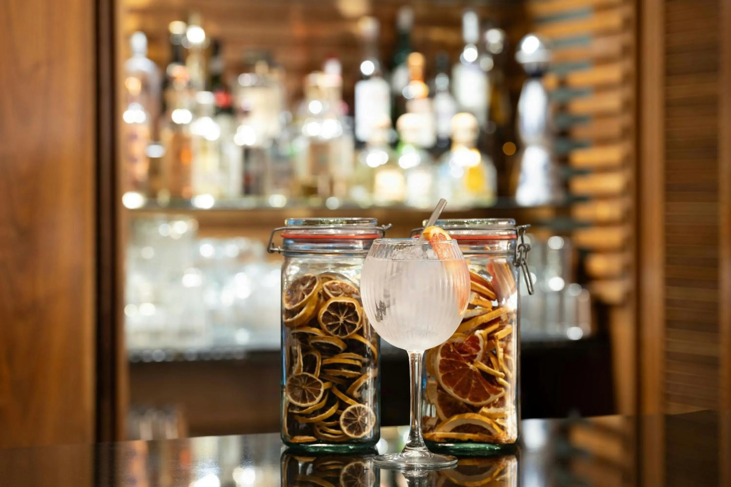 Lounge or bar in London Marriott Hotel Canary Wharf