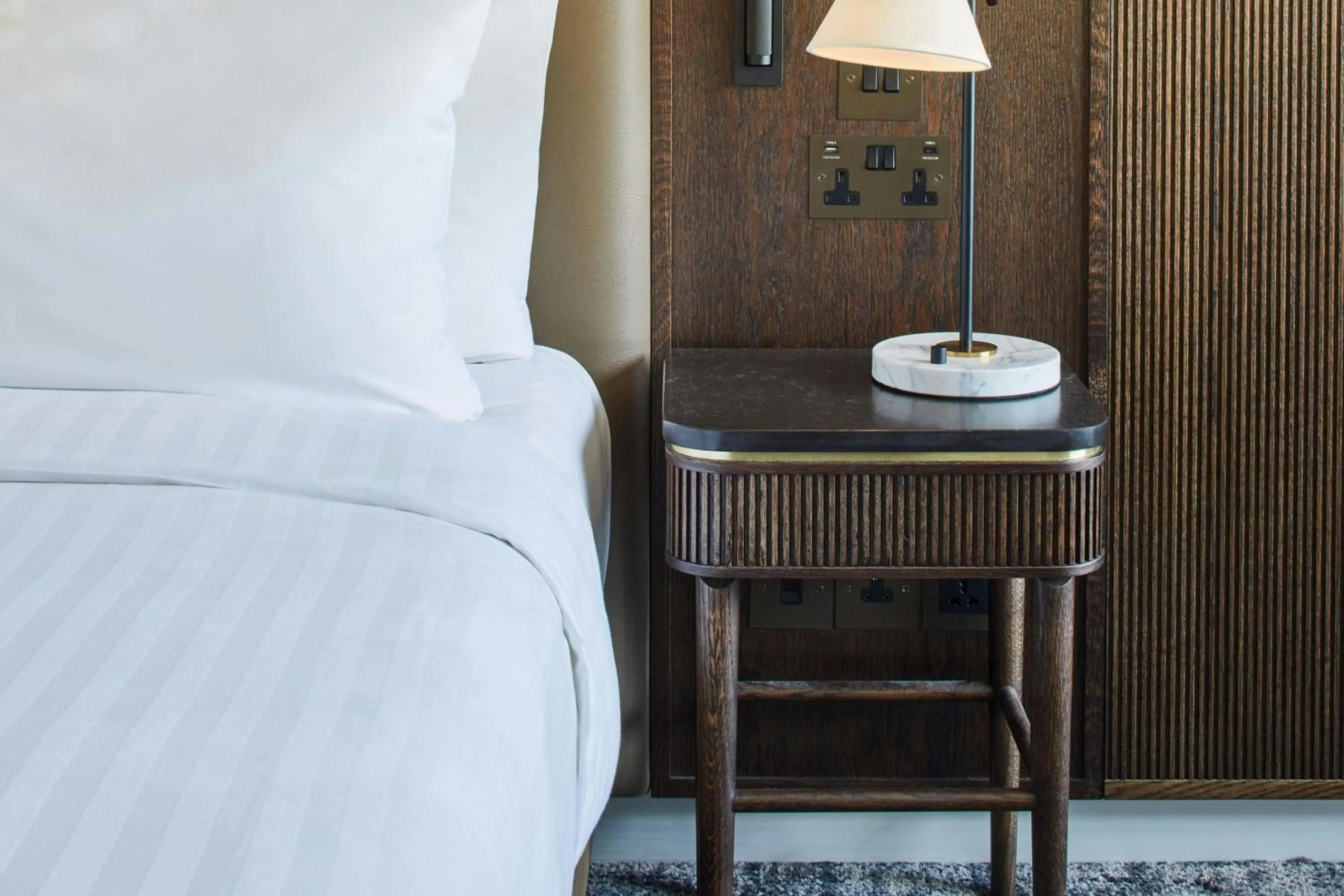 Photo of the whole room in London Marriott Hotel Marble Arch