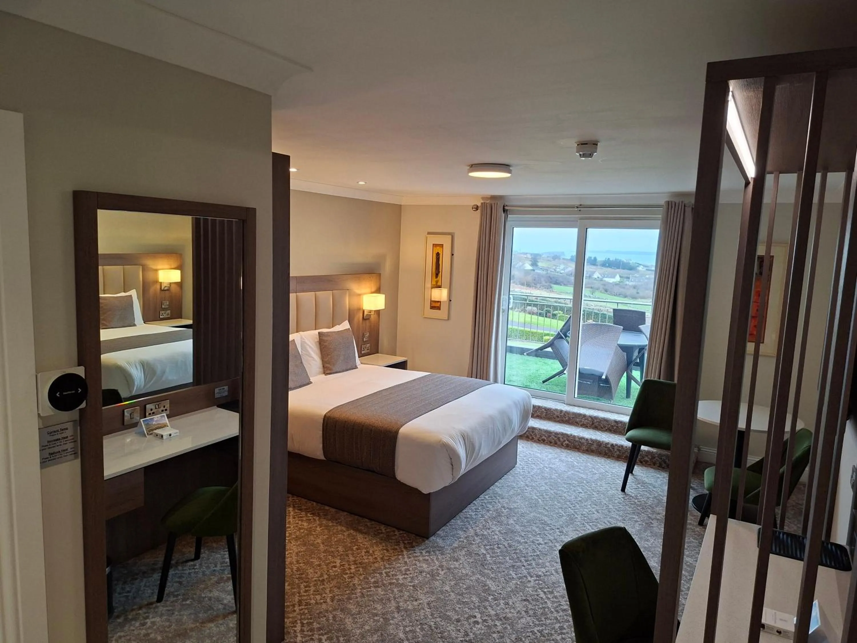 Balcony/Terrace, Bed in Ballyliffin Lodge & Spa