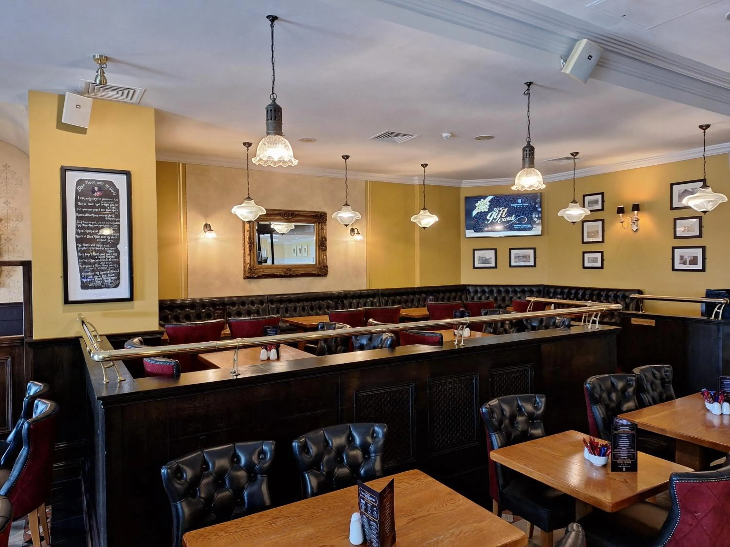 Lounge or bar in The Ballyliffin Lodge and Spa