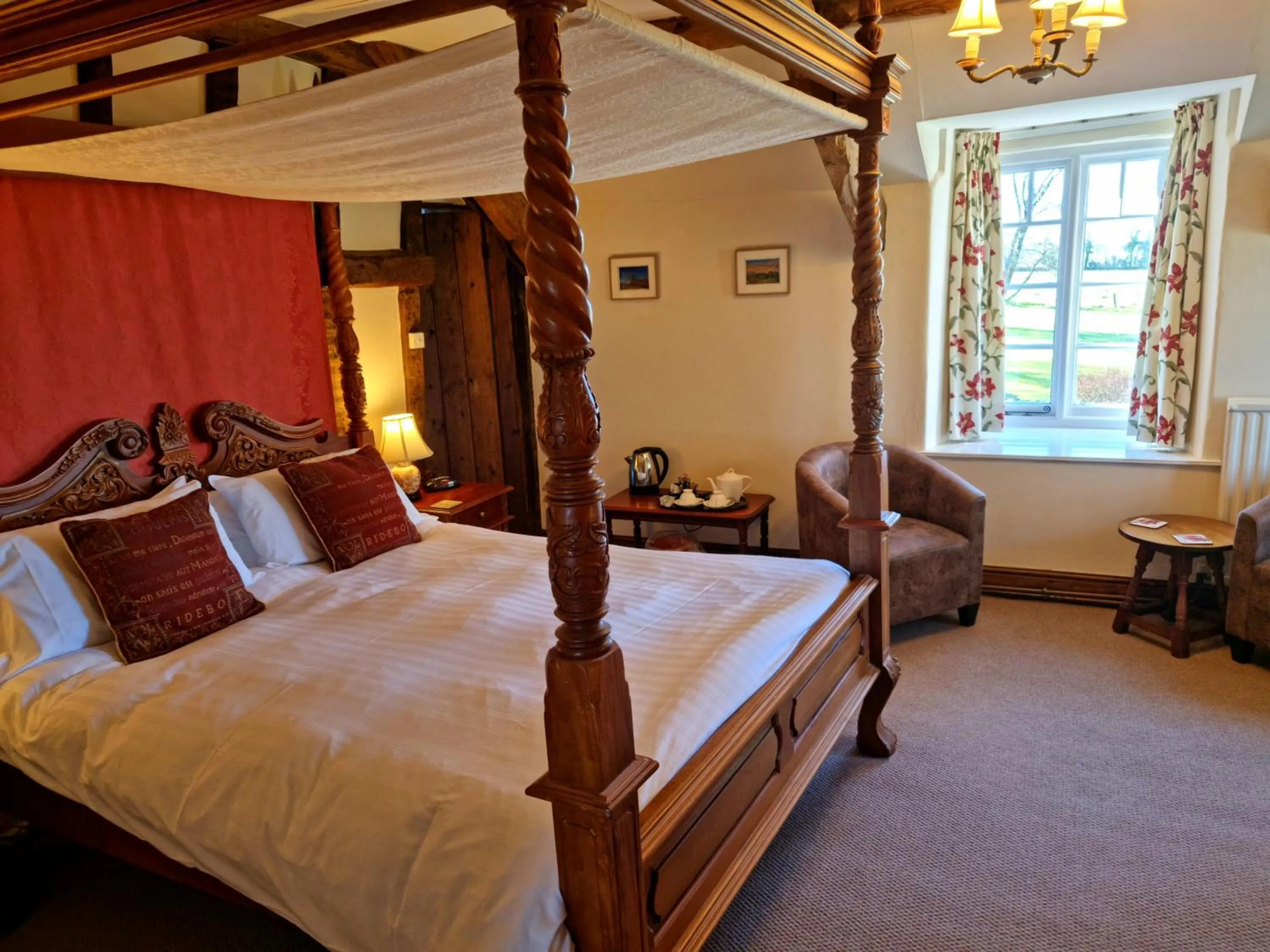 Bedroom, Bed in Collaven Manor