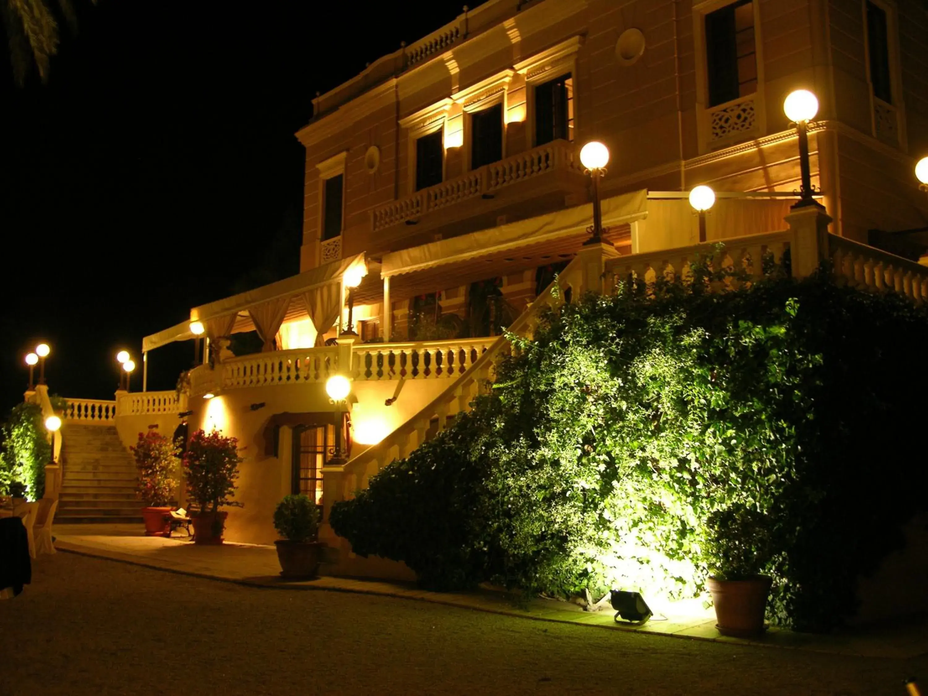 Facade/entrance in Casa de los Bates Facade/entrance in Casa de los Bates