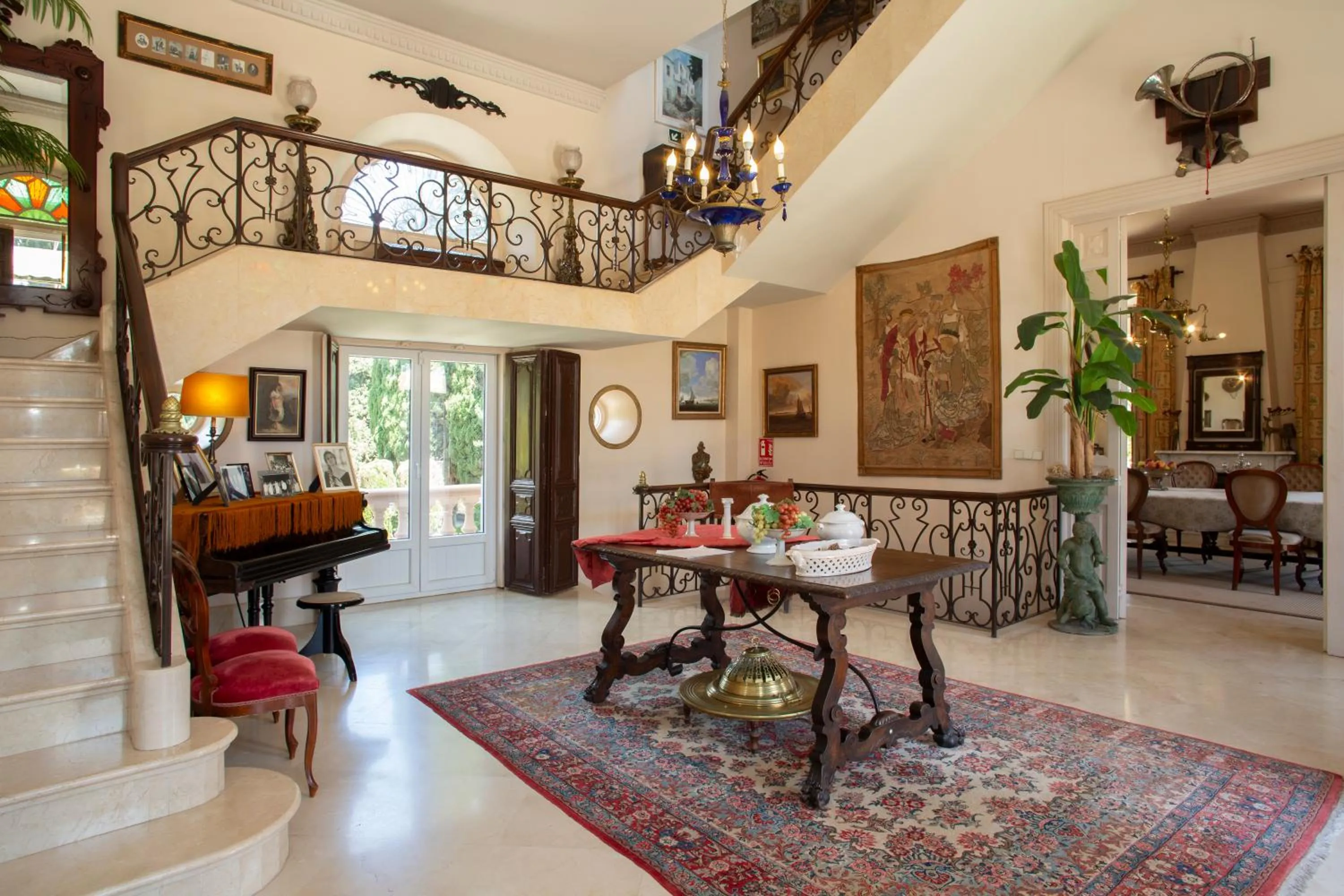 Seating area in Casa de los Bates