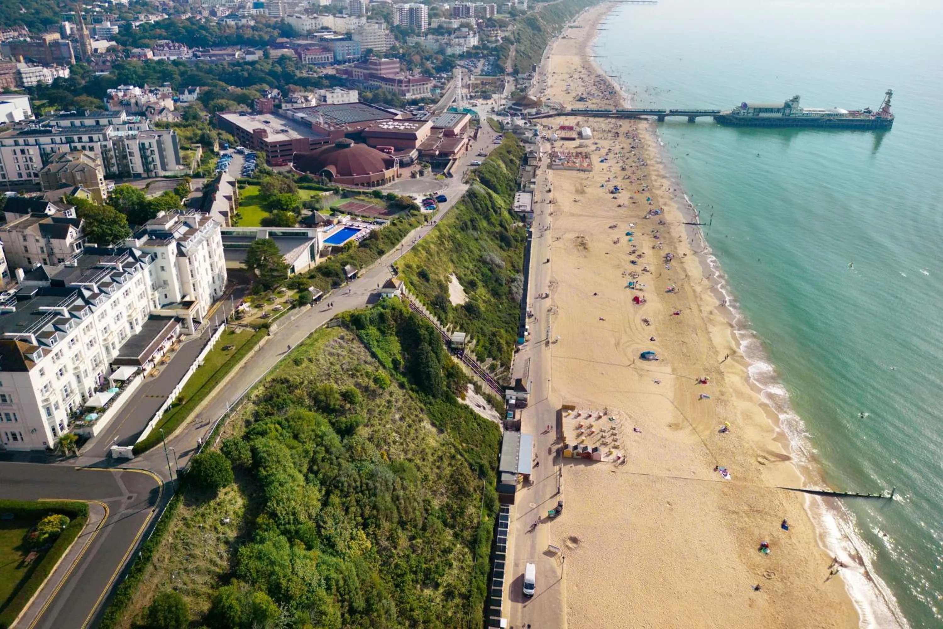 Property building in Bournemouth Highcliff Marriott Hotel